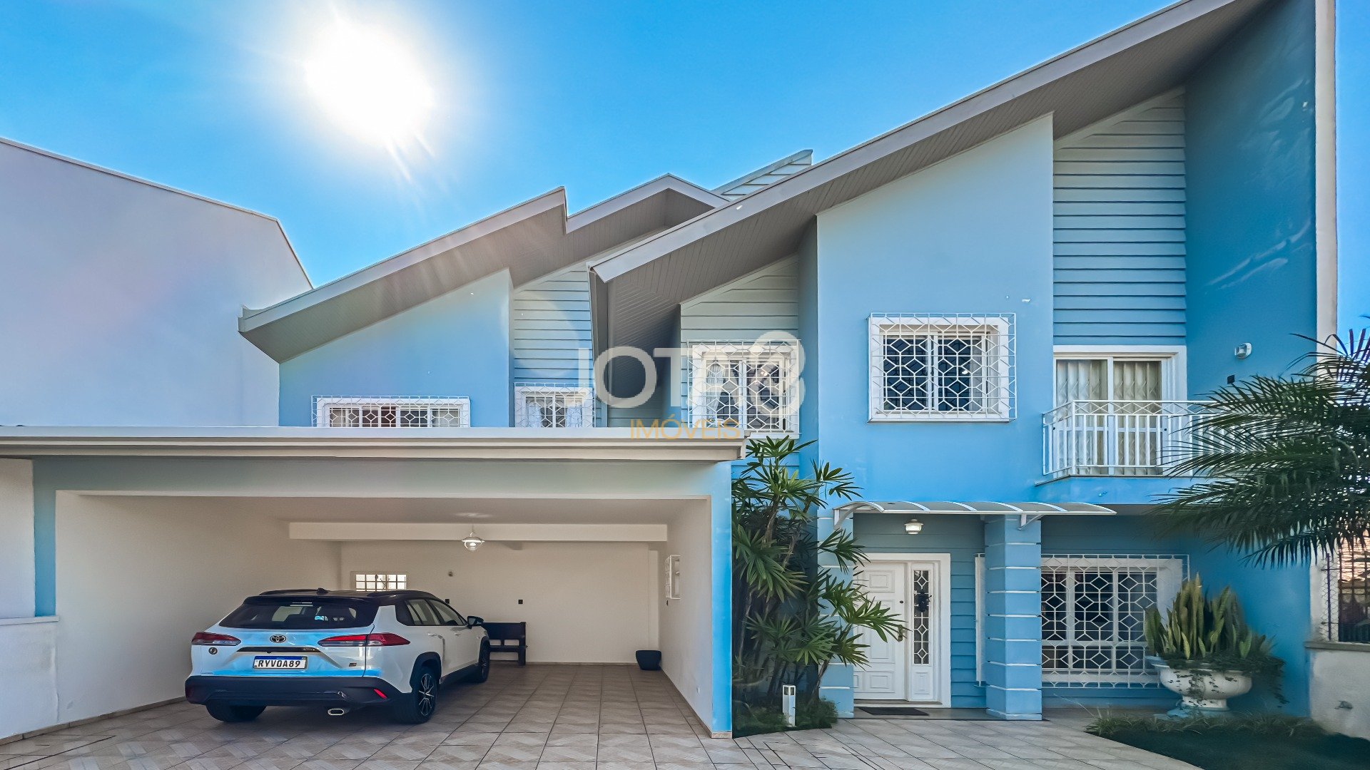 CASA COM 3 SUÍTES EM SANTA FELICIDADE