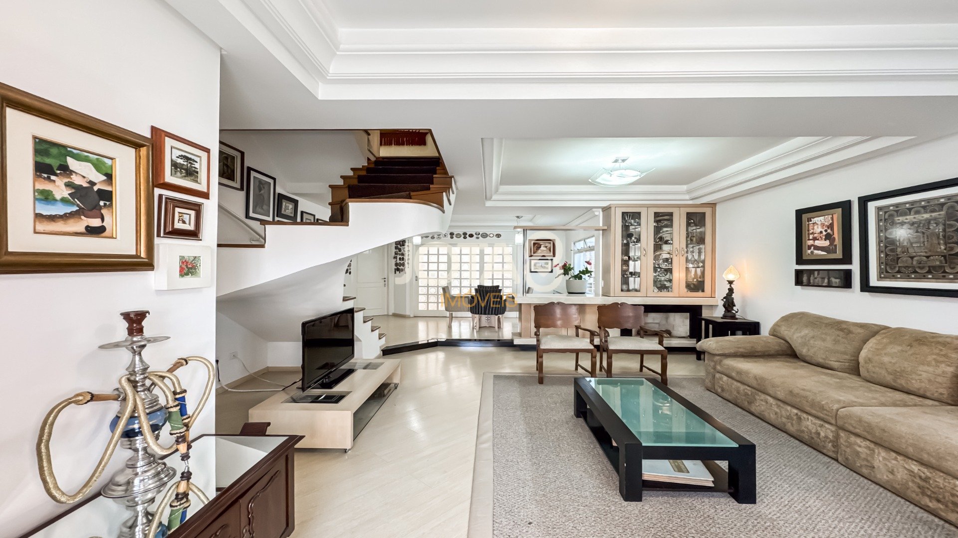CASA COM 3 SUÍTES EM SANTA FELICIDADE