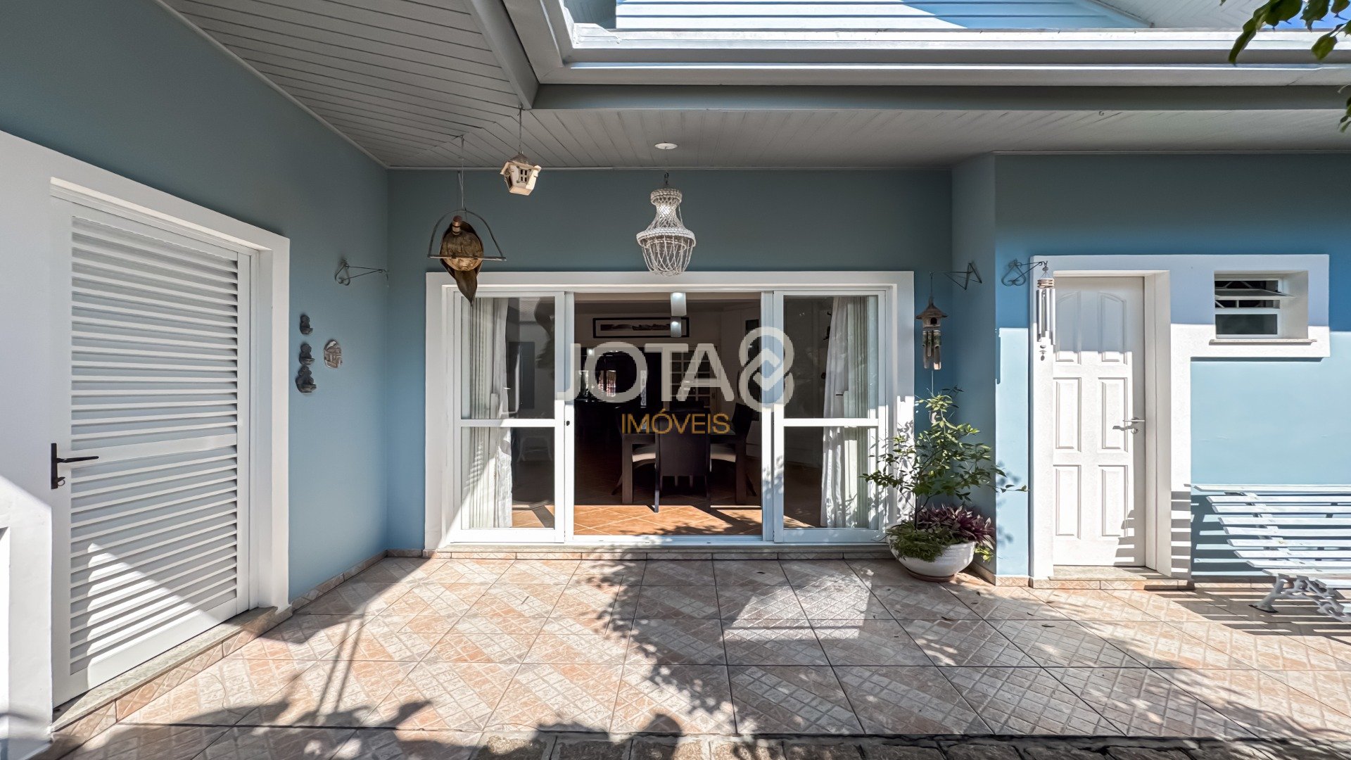 CASA COM 3 SUÍTES EM SANTA FELICIDADE