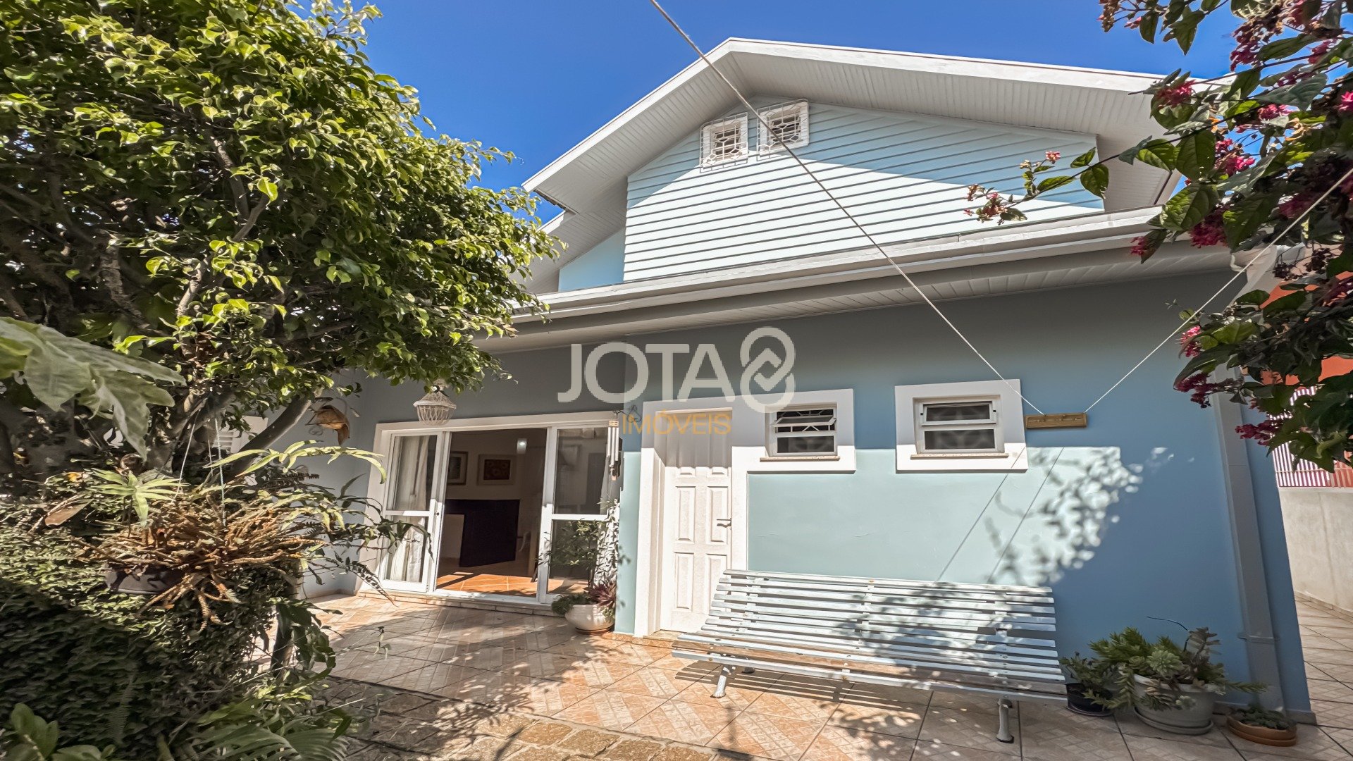 CASA COM 3 SUÍTES EM SANTA FELICIDADE
