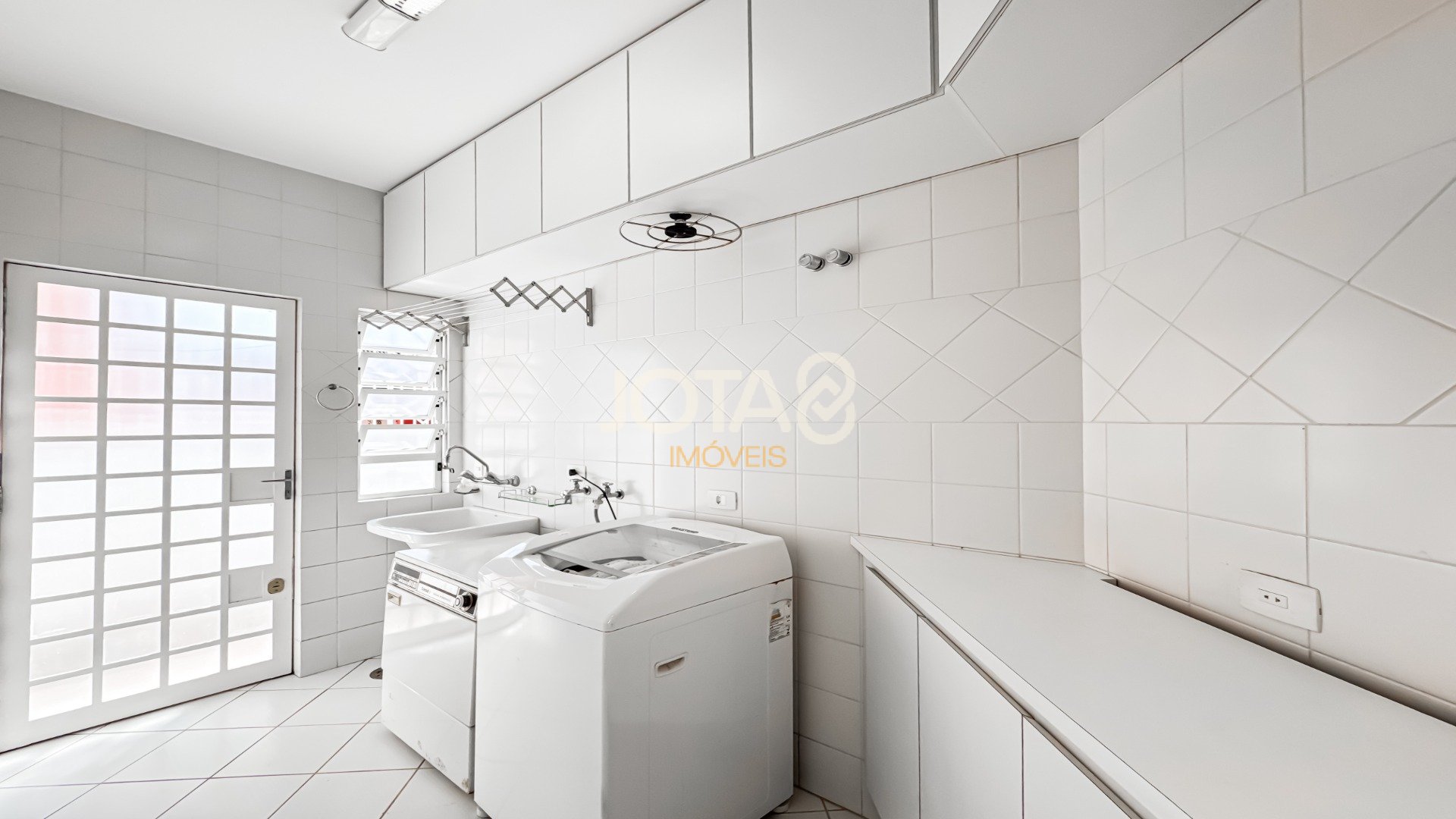 CASA COM 3 SUÍTES EM SANTA FELICIDADE