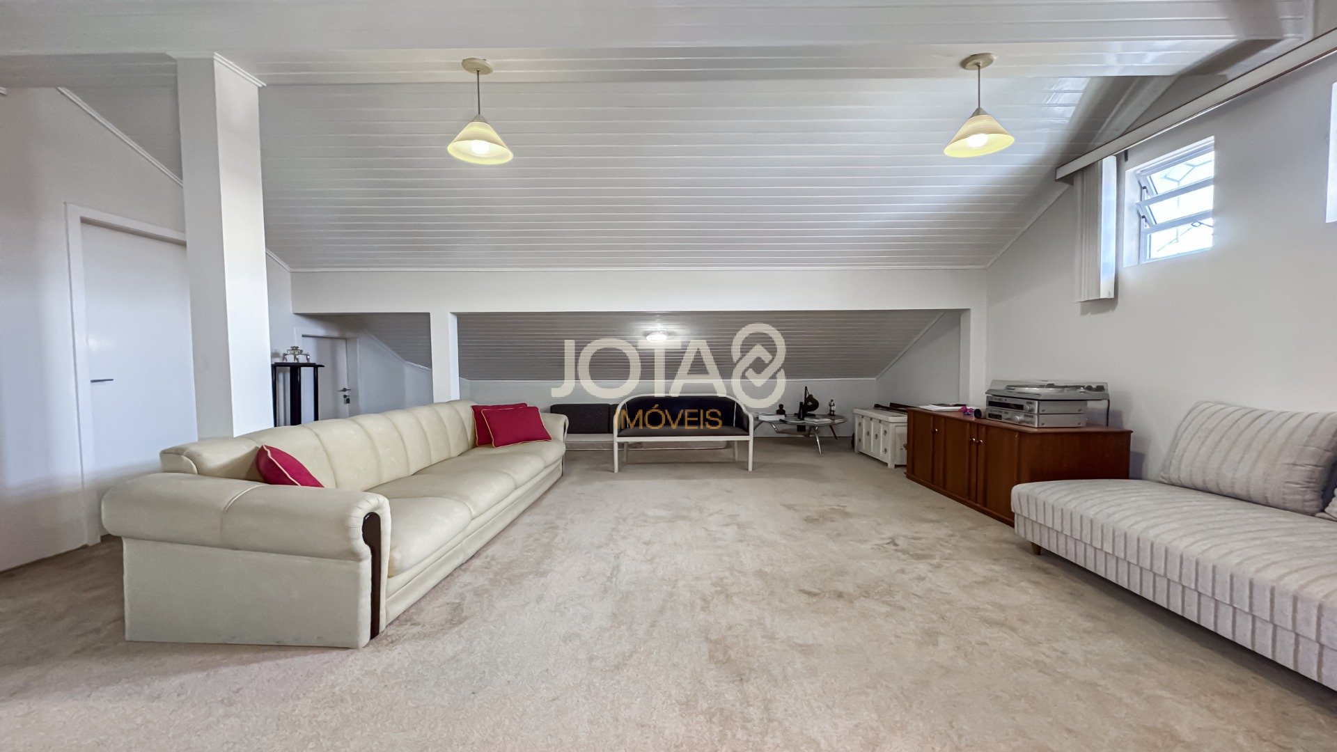 CASA COM 3 SUÍTES EM SANTA FELICIDADE