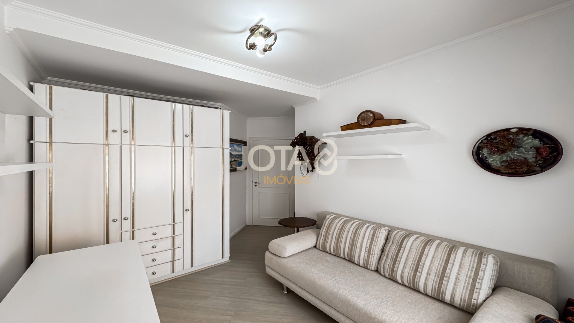CASA COM 3 SUÍTES EM SANTA FELICIDADE