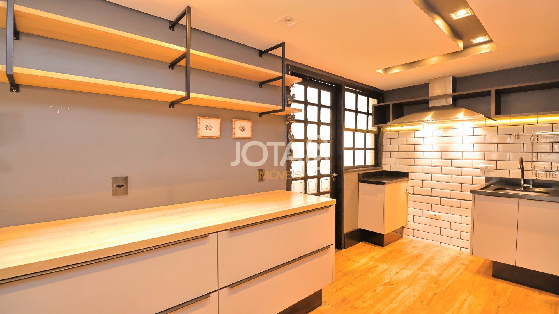 APARTAMENTO BATEL PRÓXIMO DA PRAÇA DO  JAPÃO.