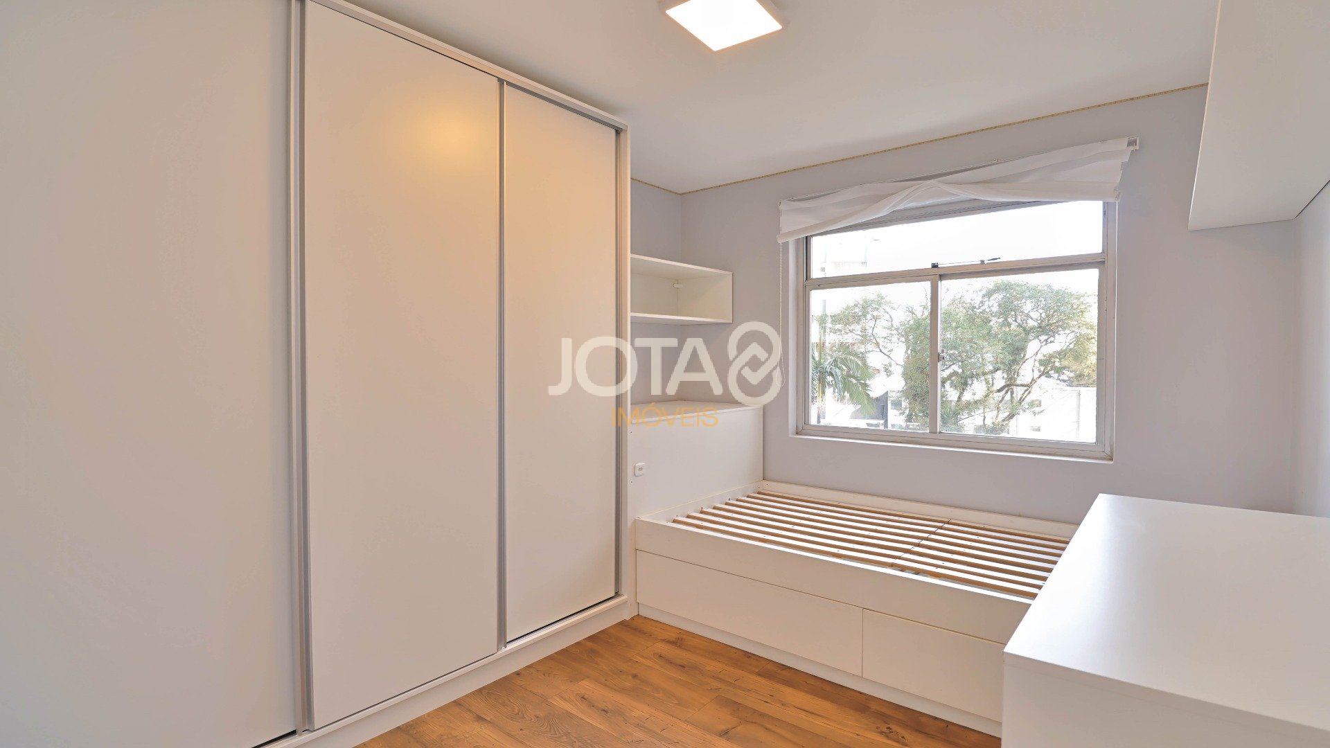 APARTAMENTO BATEL PRÓXIMO DA PRAÇA DO  JAPÃO.