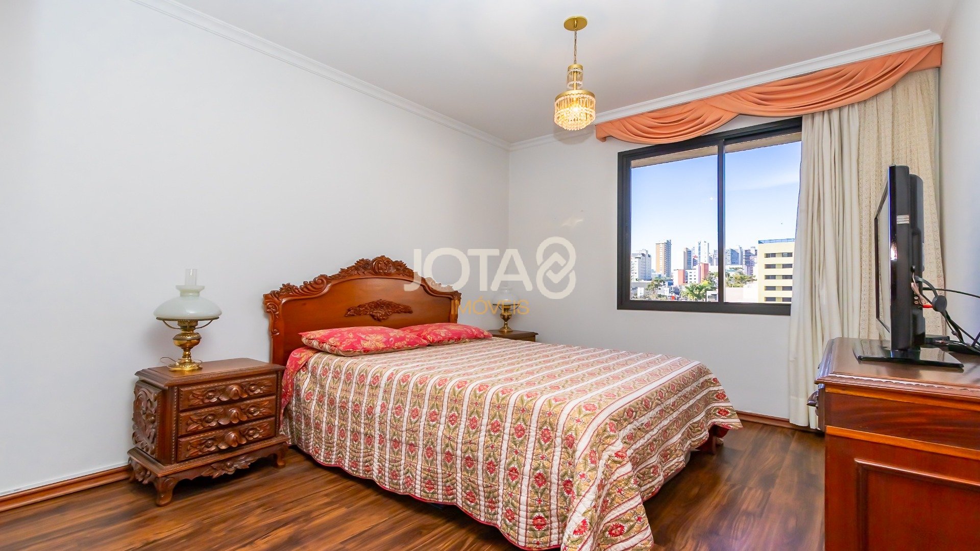 APARTAMENTO COM 4 QUARTOS NO BATEL!