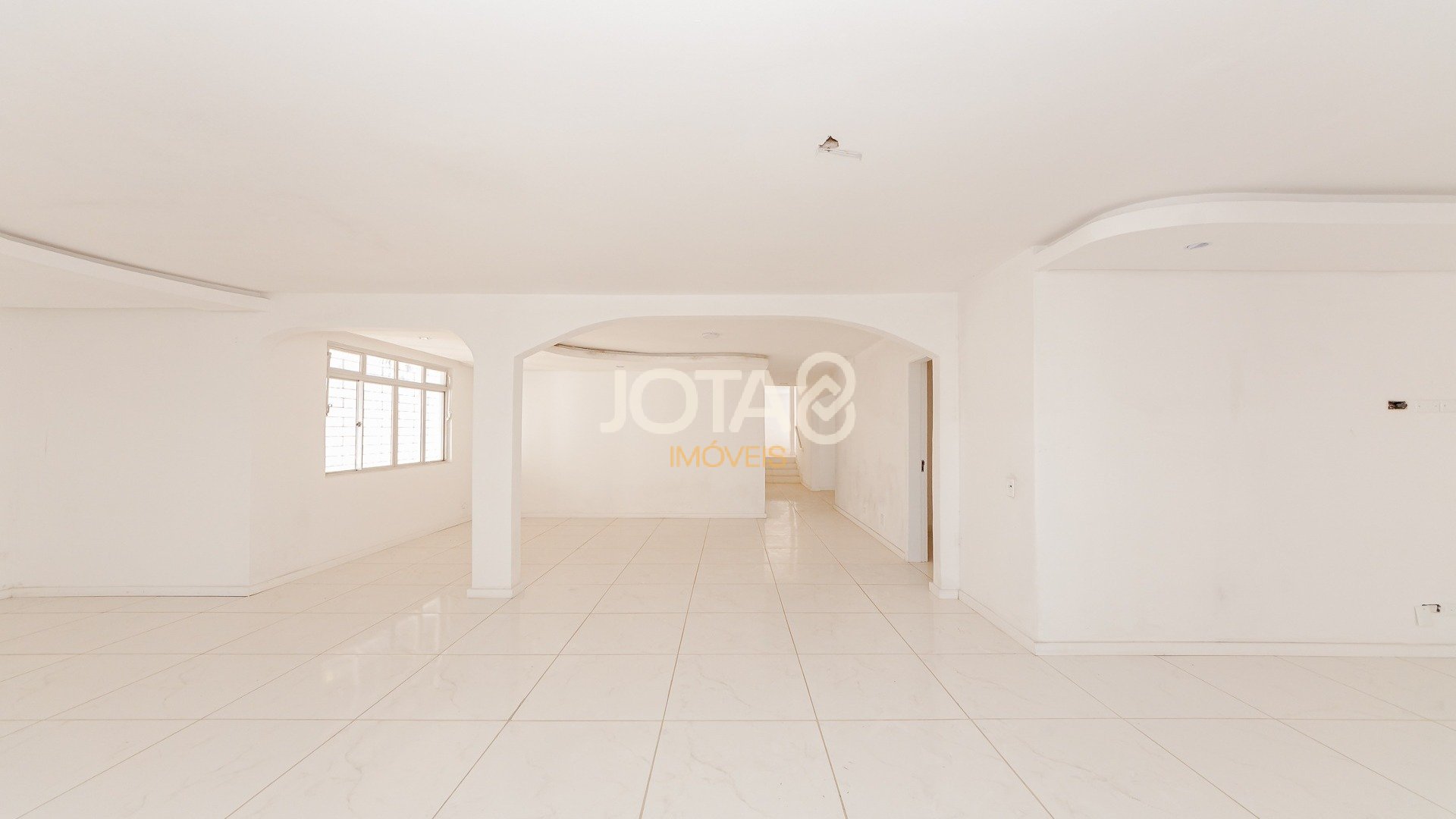 CASA COMERCIAL EM LOCALIZAÇÃO ESTRATÉGICA NO BIGORRILHO