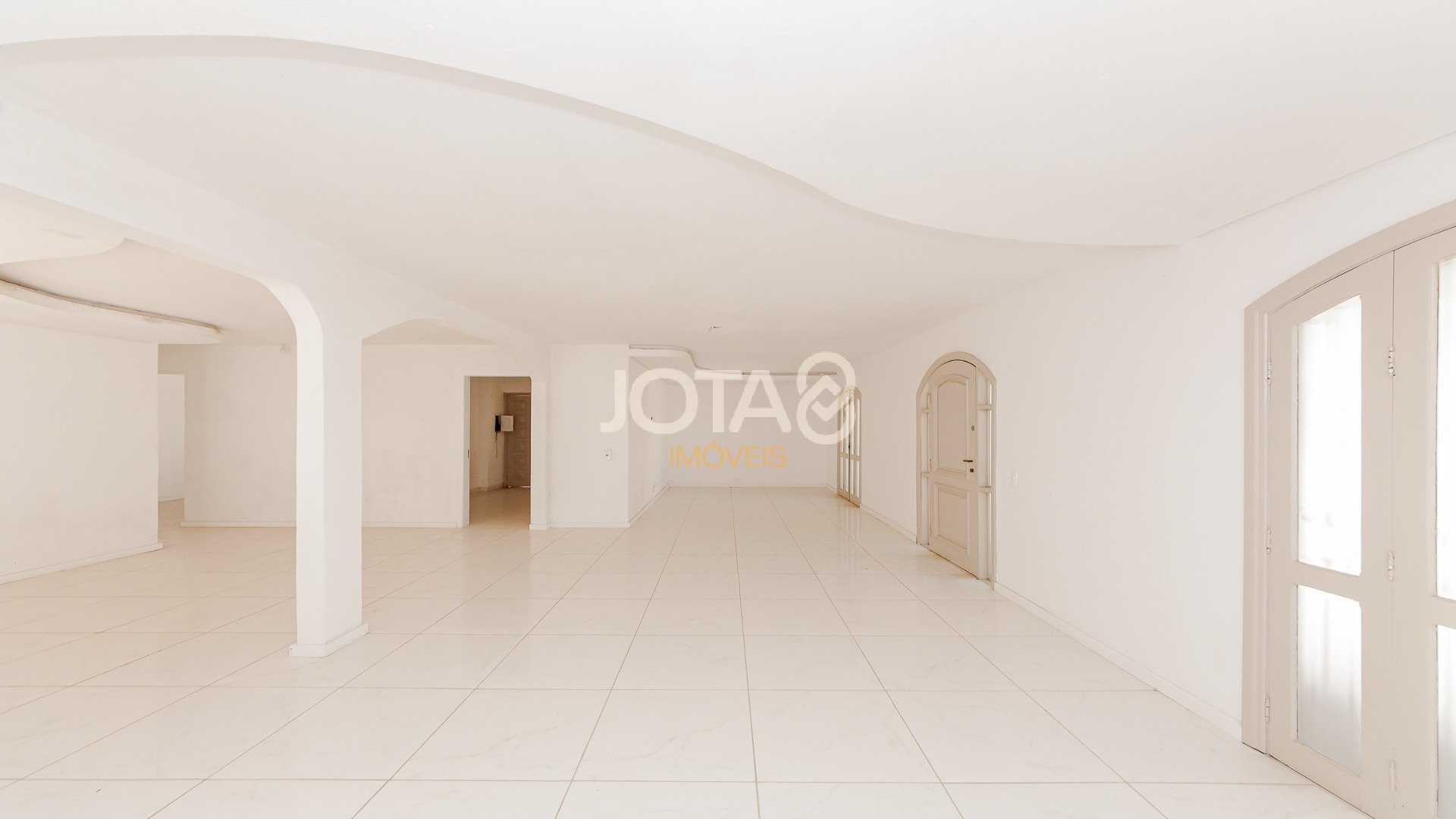 CASA COMERCIAL EM LOCALIZAÇÃO ESTRATÉGICA NO BIGORRILHO