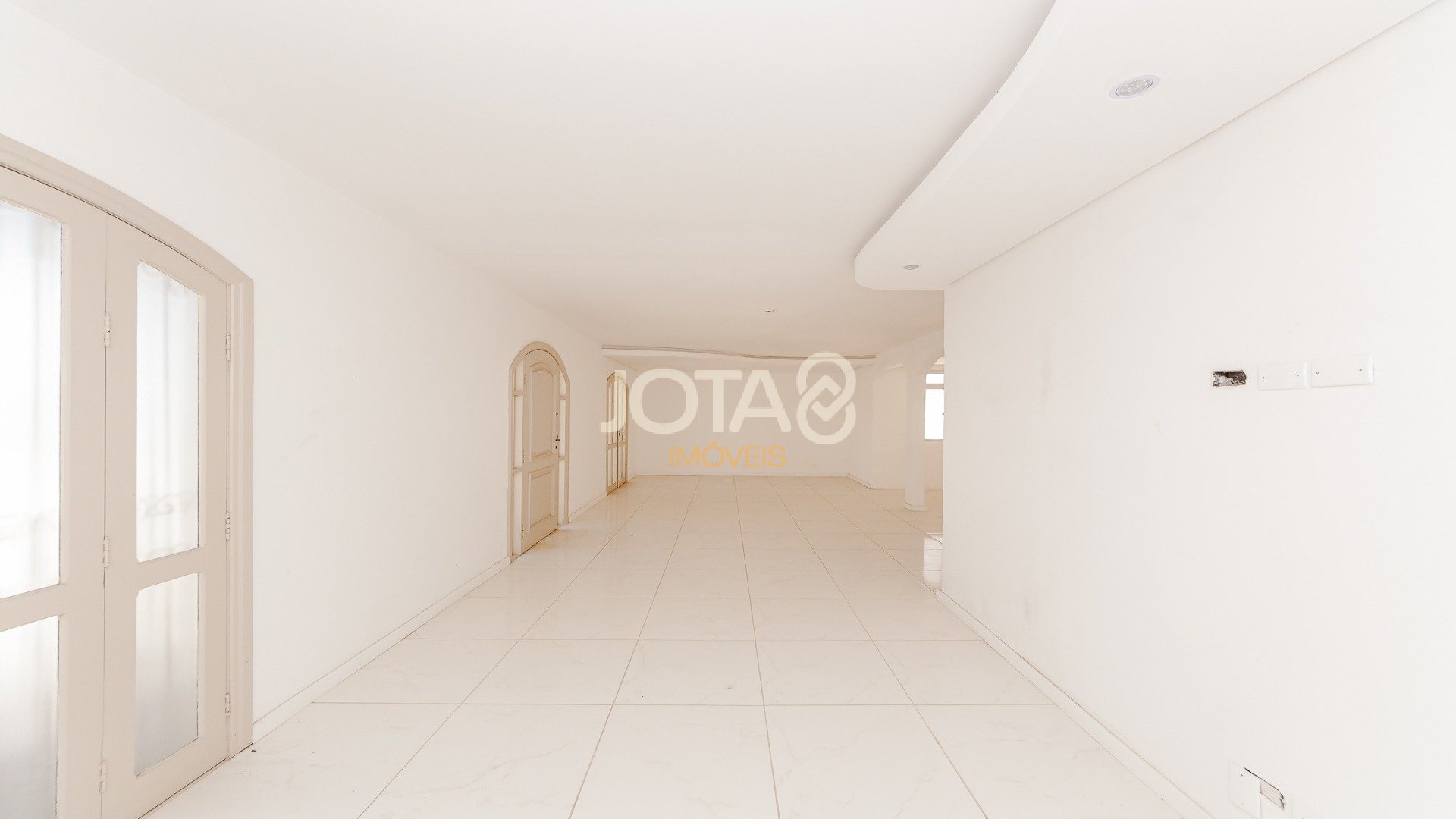 CASA COMERCIAL EM LOCALIZAÇÃO ESTRATÉGICA NO BIGORRILHO