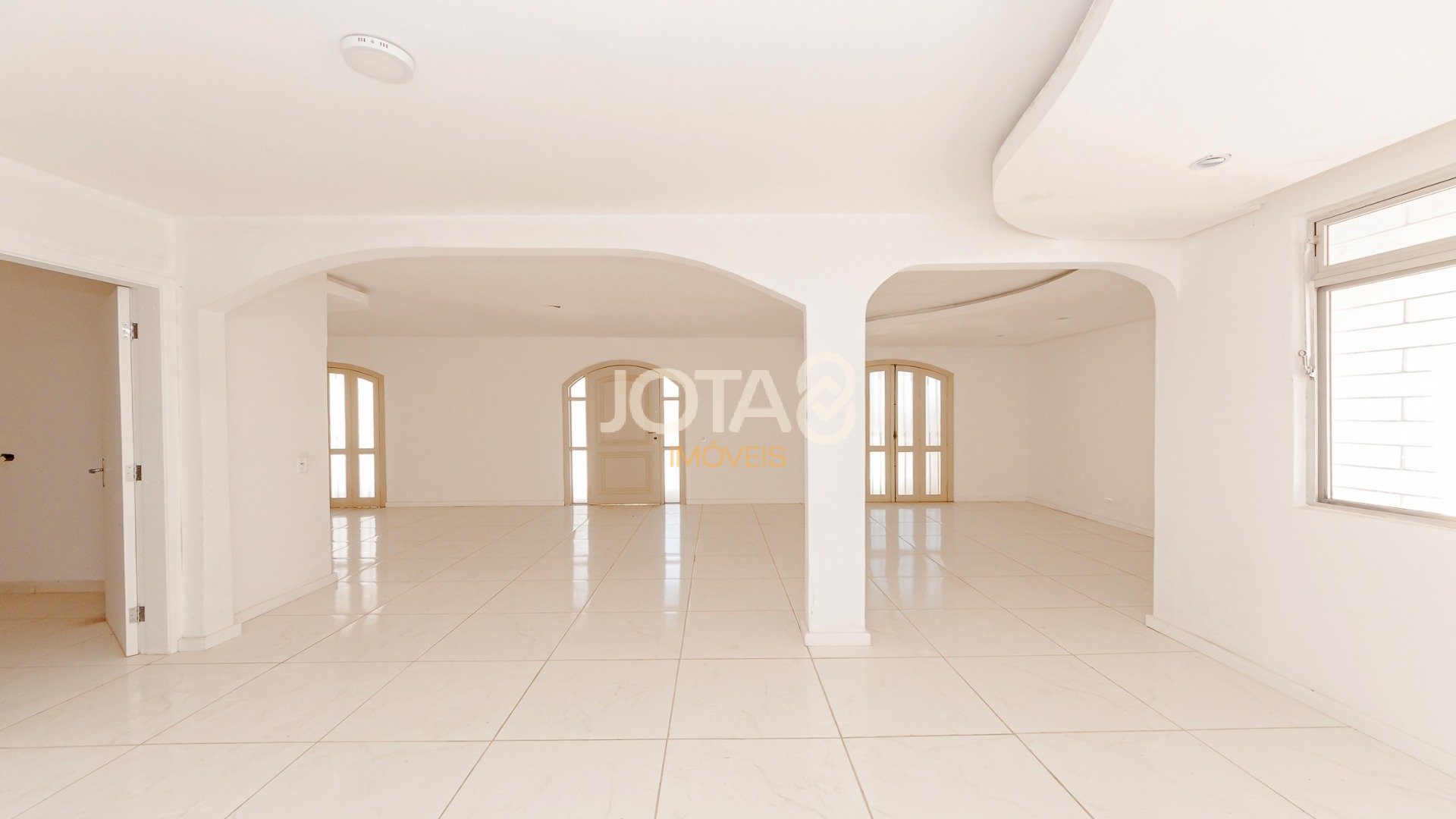 CASA COMERCIAL EM LOCALIZAÇÃO ESTRATÉGICA NO BIGORRILHO