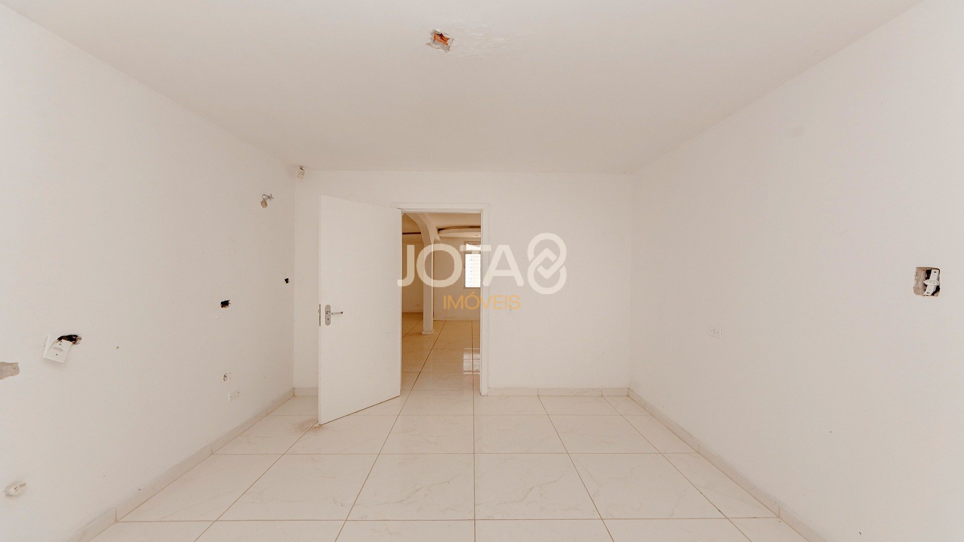 CASA COMERCIAL EM LOCALIZAÇÃO ESTRATÉGICA NO BIGORRILHO