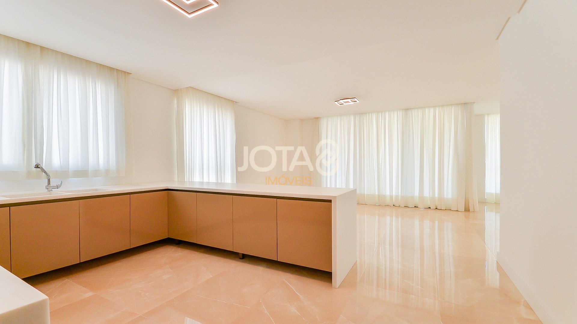 APARTAMENTO, 3 SUÍTES, AMPLA VARANDA NO BIORRILHO