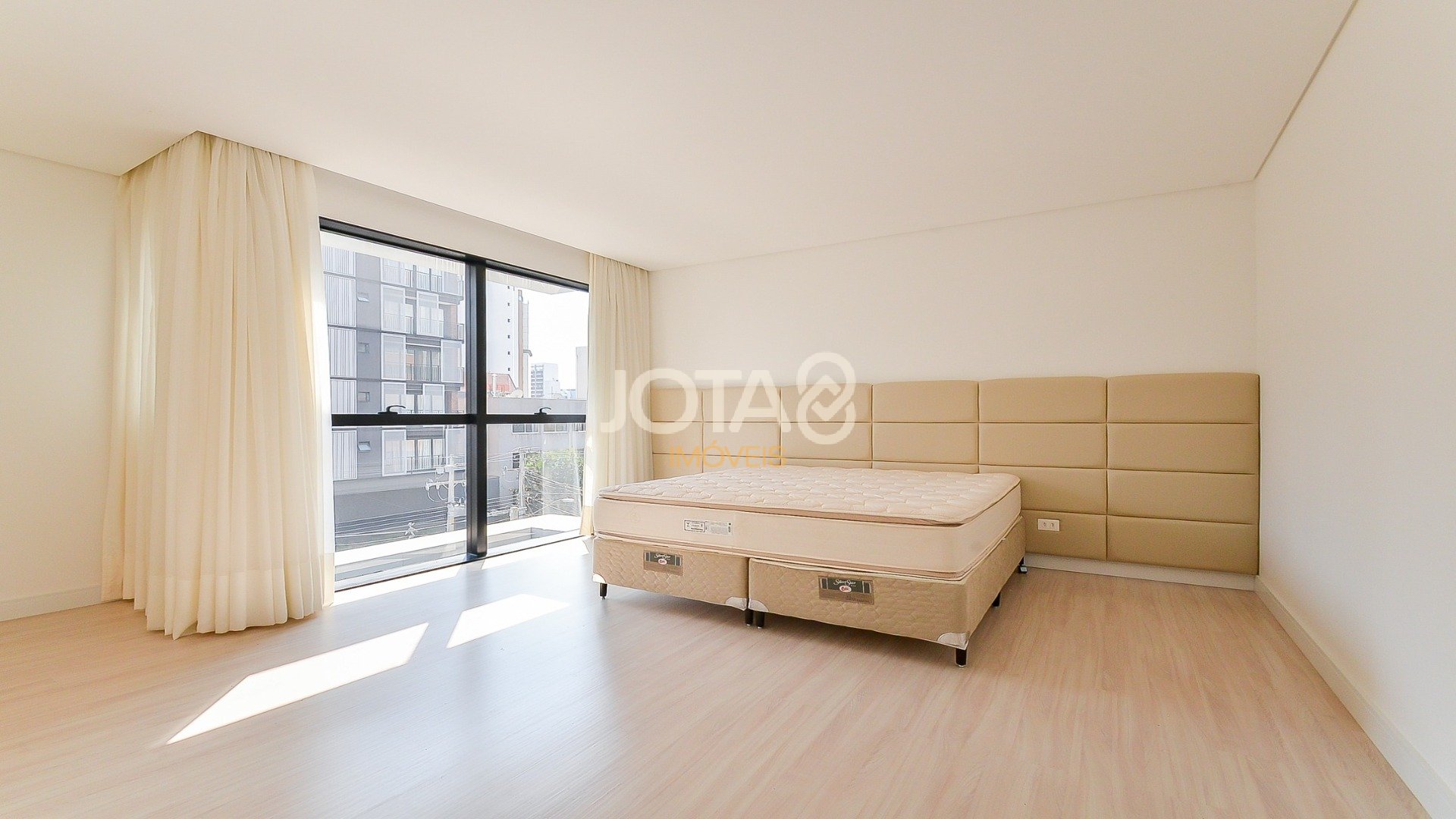 APARTAMENTO, 3 SUÍTES, AMPLA VARANDA NO BIORRILHO