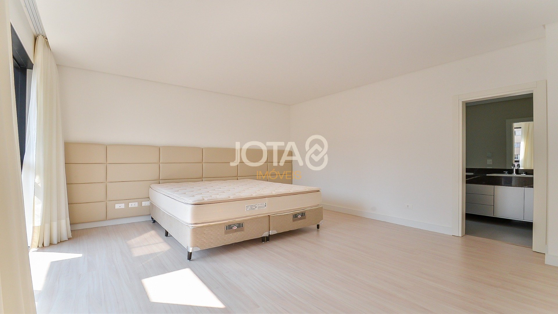 APARTAMENTO, 3 SUÍTES, AMPLA VARANDA NO BIORRILHO