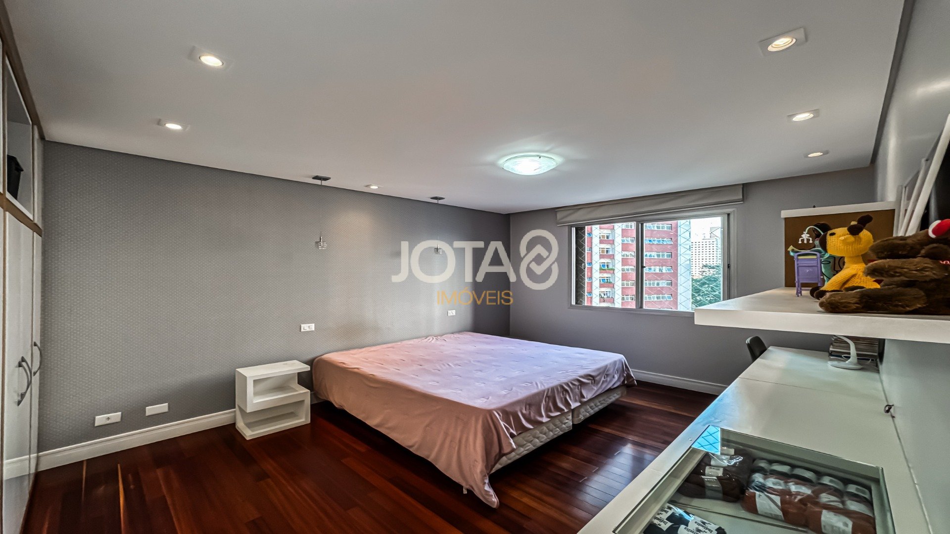 APARTAMENTO COM 4 QUARTOS NO BATEL