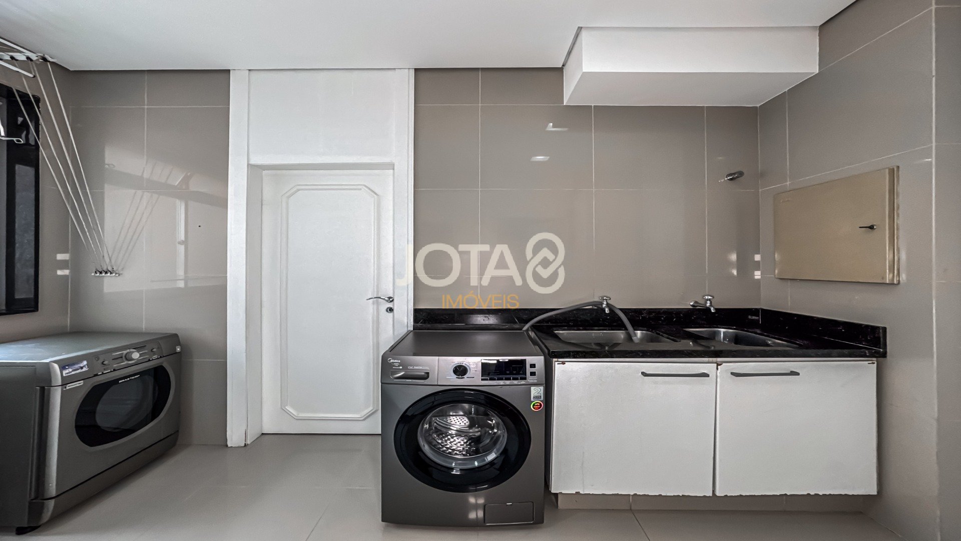 APARTAMENTO COM 4 QUARTOS NO BATEL