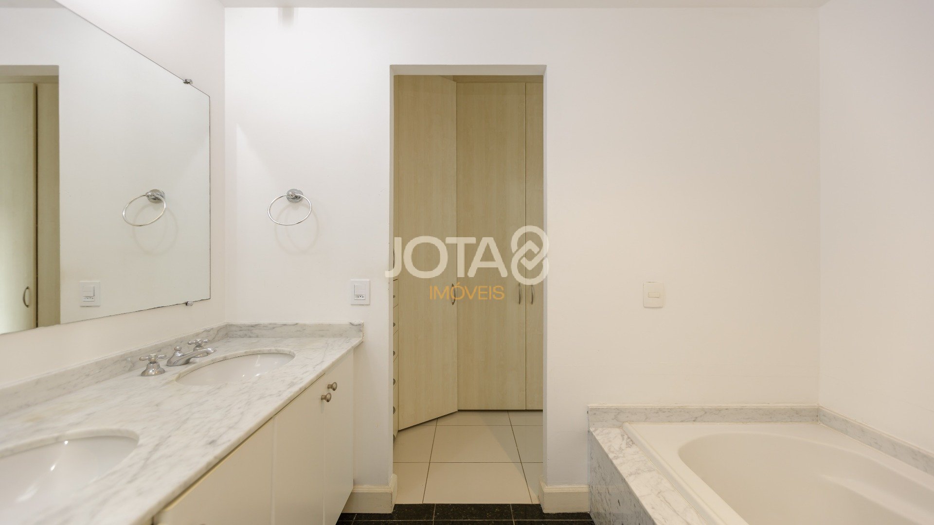 APARTAMENTO EM ANDAR ALTO  PRÓXIMO AO SHOPPING CURITIBA