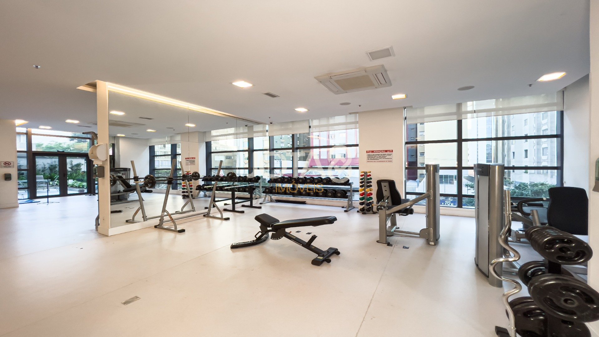 STUDIO MOBILIADO NO THE FIVE