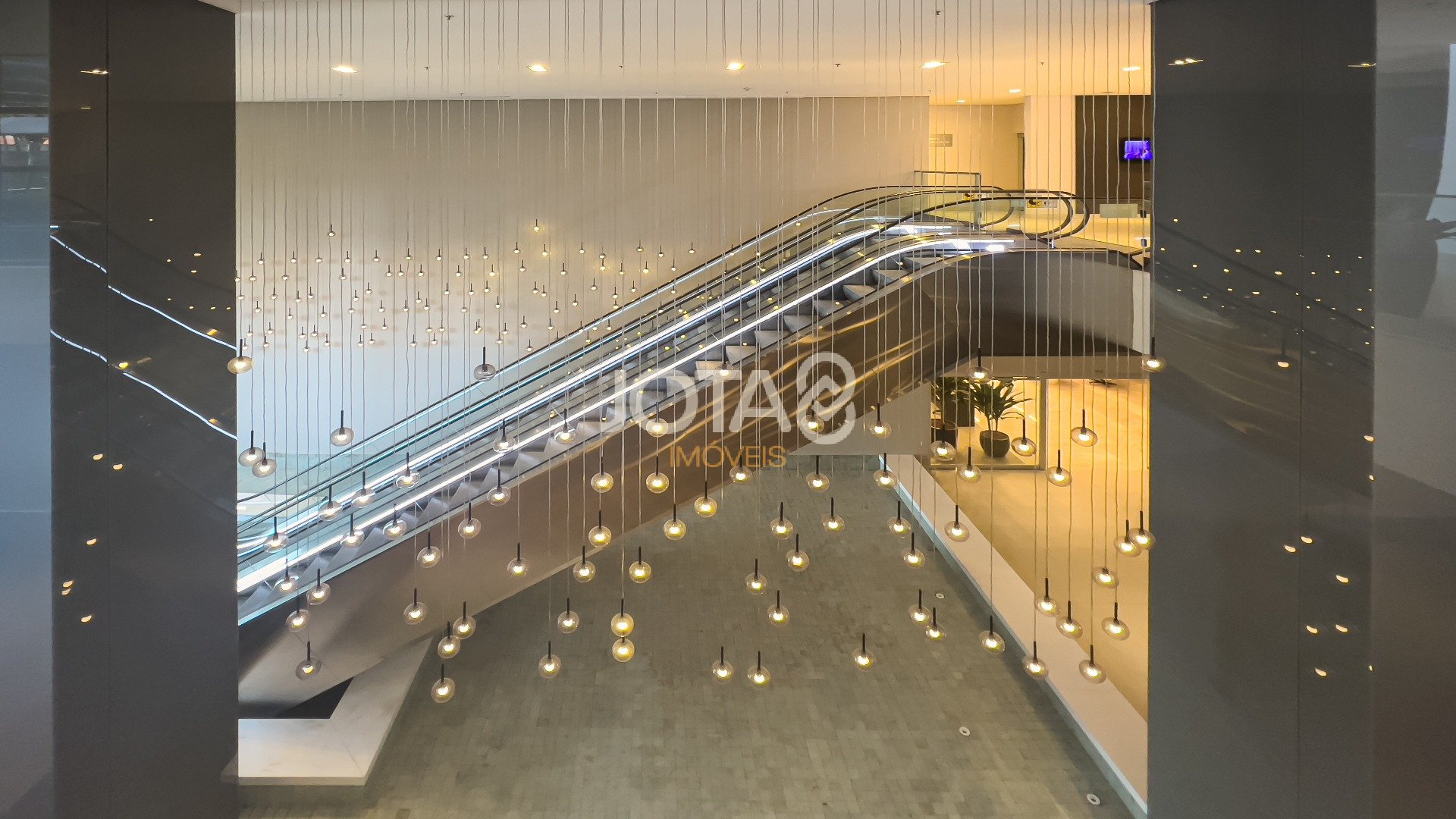 STUDIO MOBILIADO NO THE FIVE