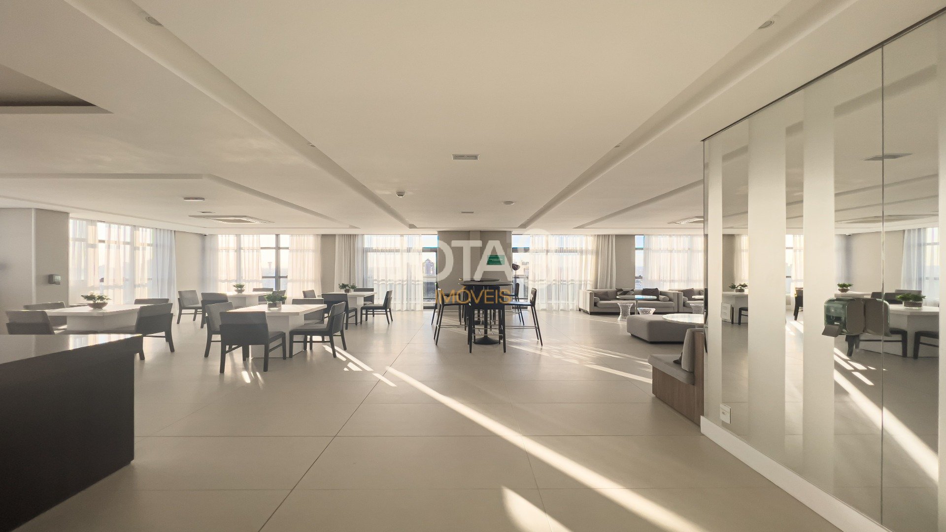STUDIO MOBILIADO NO THE FIVE