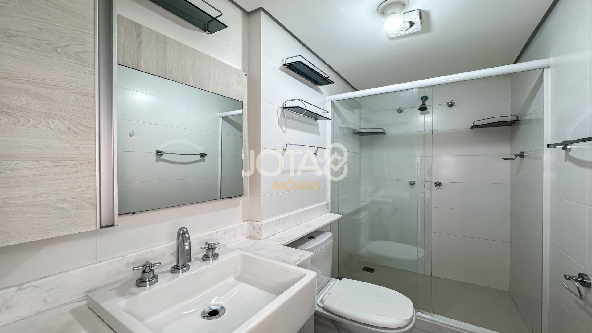 STUDIO MOBILIADO NO THE FIVE