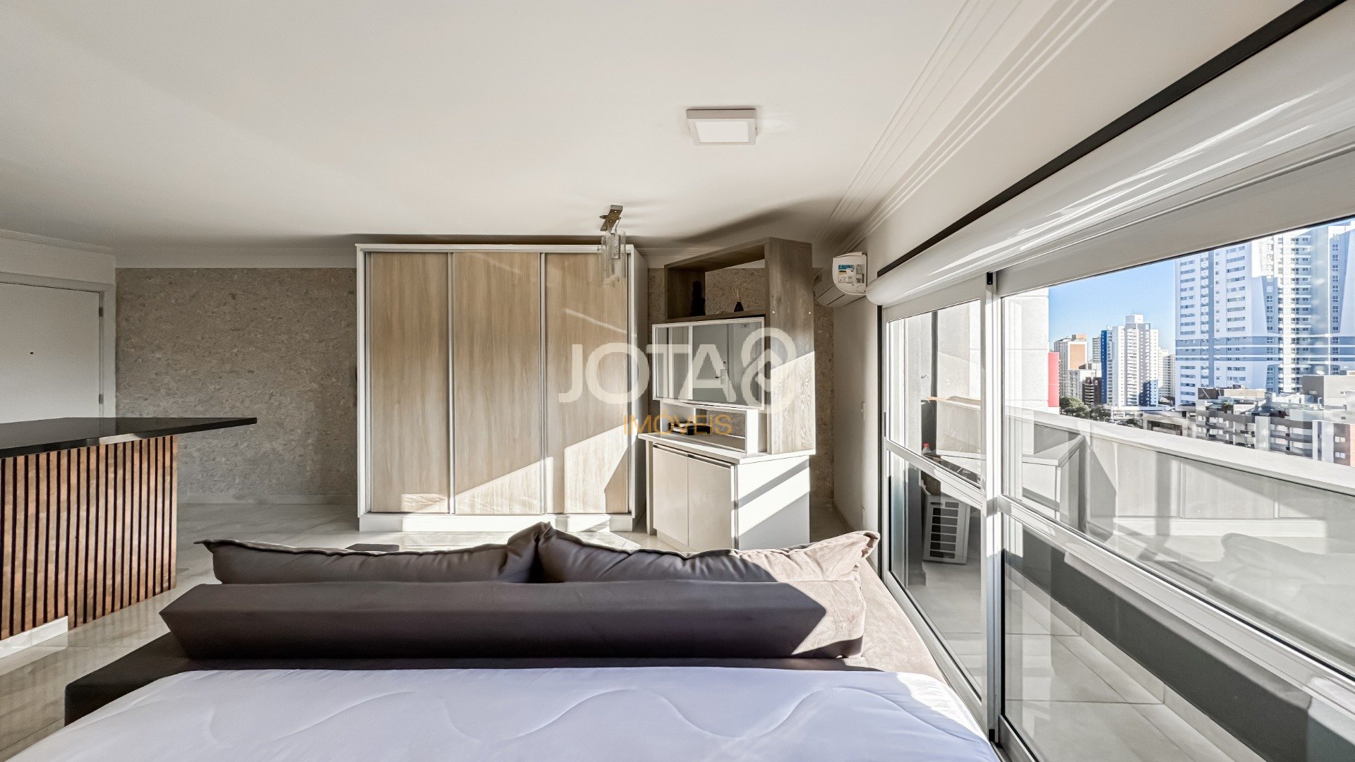 STUDIO MOBILIADO NO THE FIVE