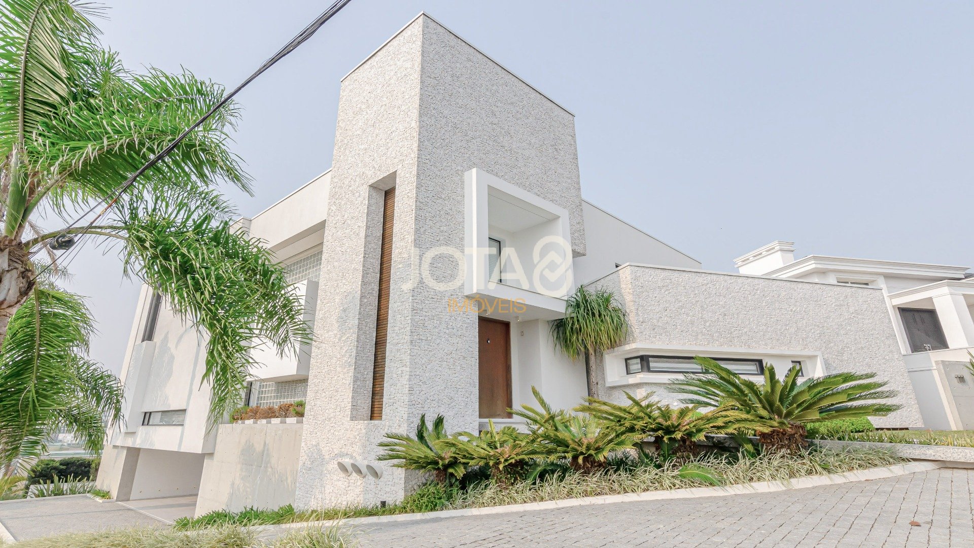 DESLUMBRANTE CASA COM 3 SUÍTES NO ALPHAVILLE GRACIOSA