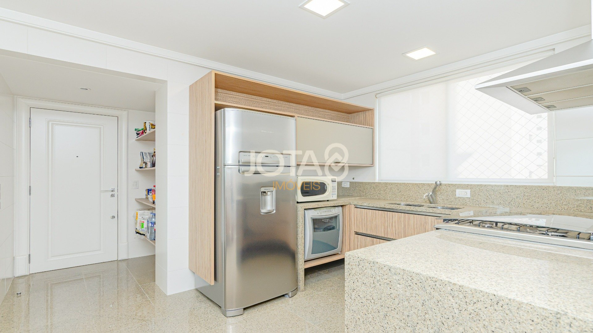 APARTAMENTO 3 SUÍTES NO CORAÇÃO DO BATEL