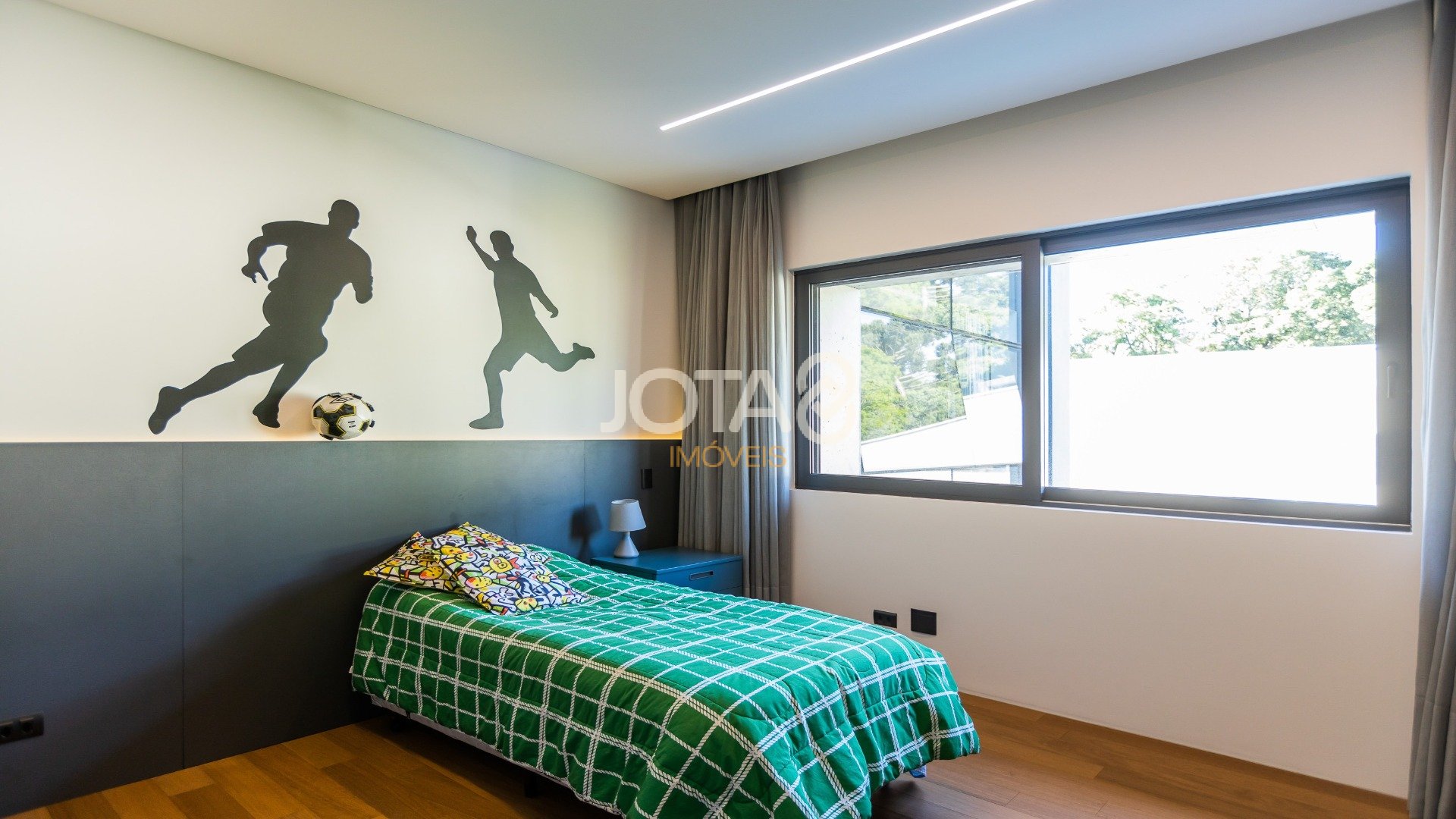 CASA COM 4 SUÍTES E ALTO PADRÃO DE ACABAMENTO