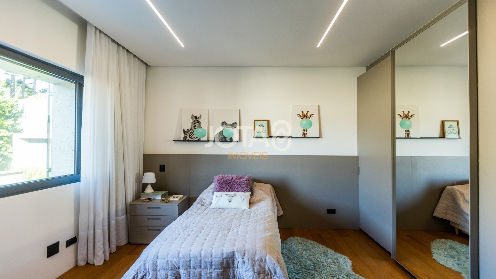 CASA COM 4 SUÍTES E ALTO PADRÃO DE ACABAMENTO