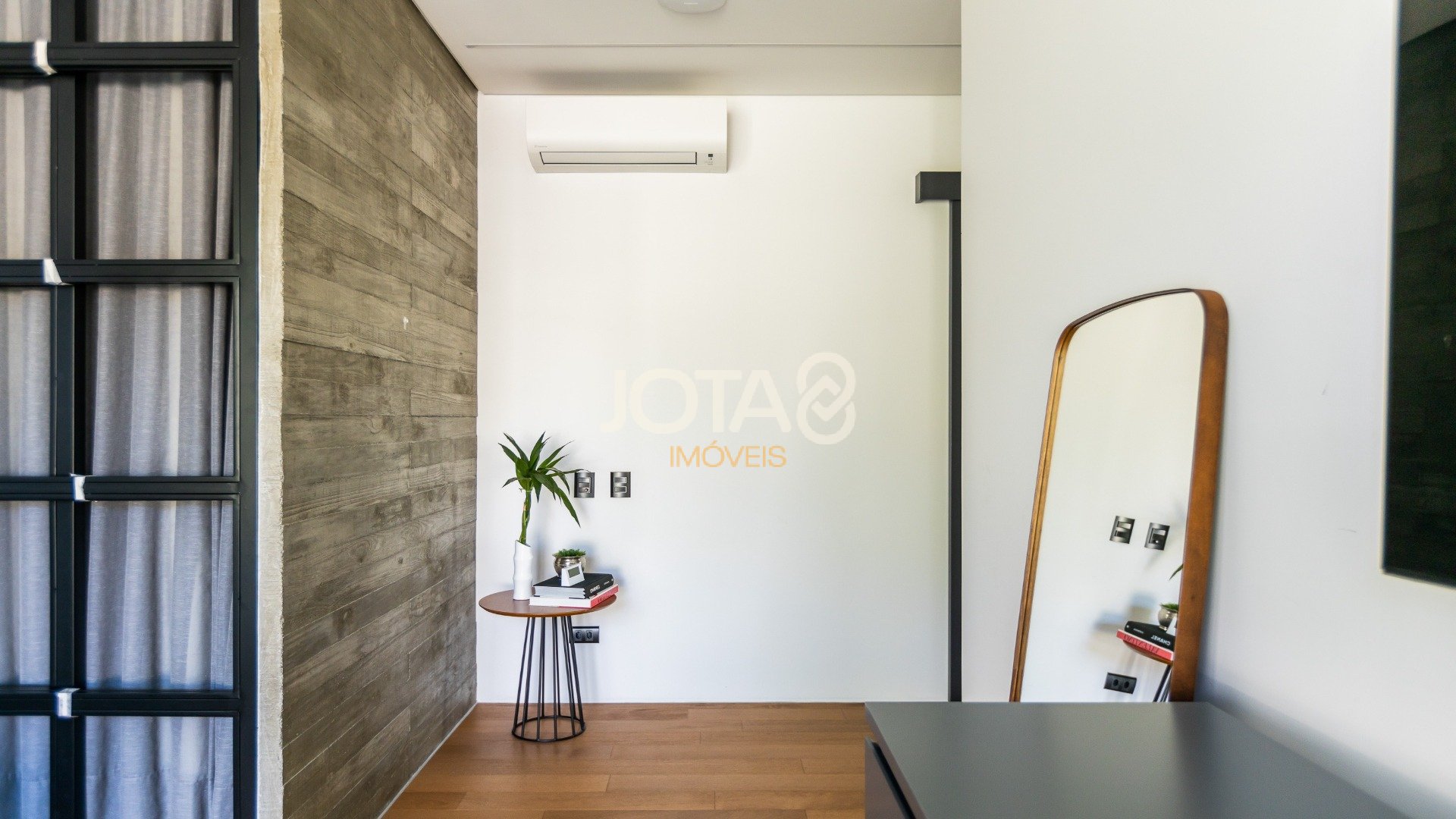 CASA COM 4 SUÍTES E ALTO PADRÃO DE ACABAMENTO