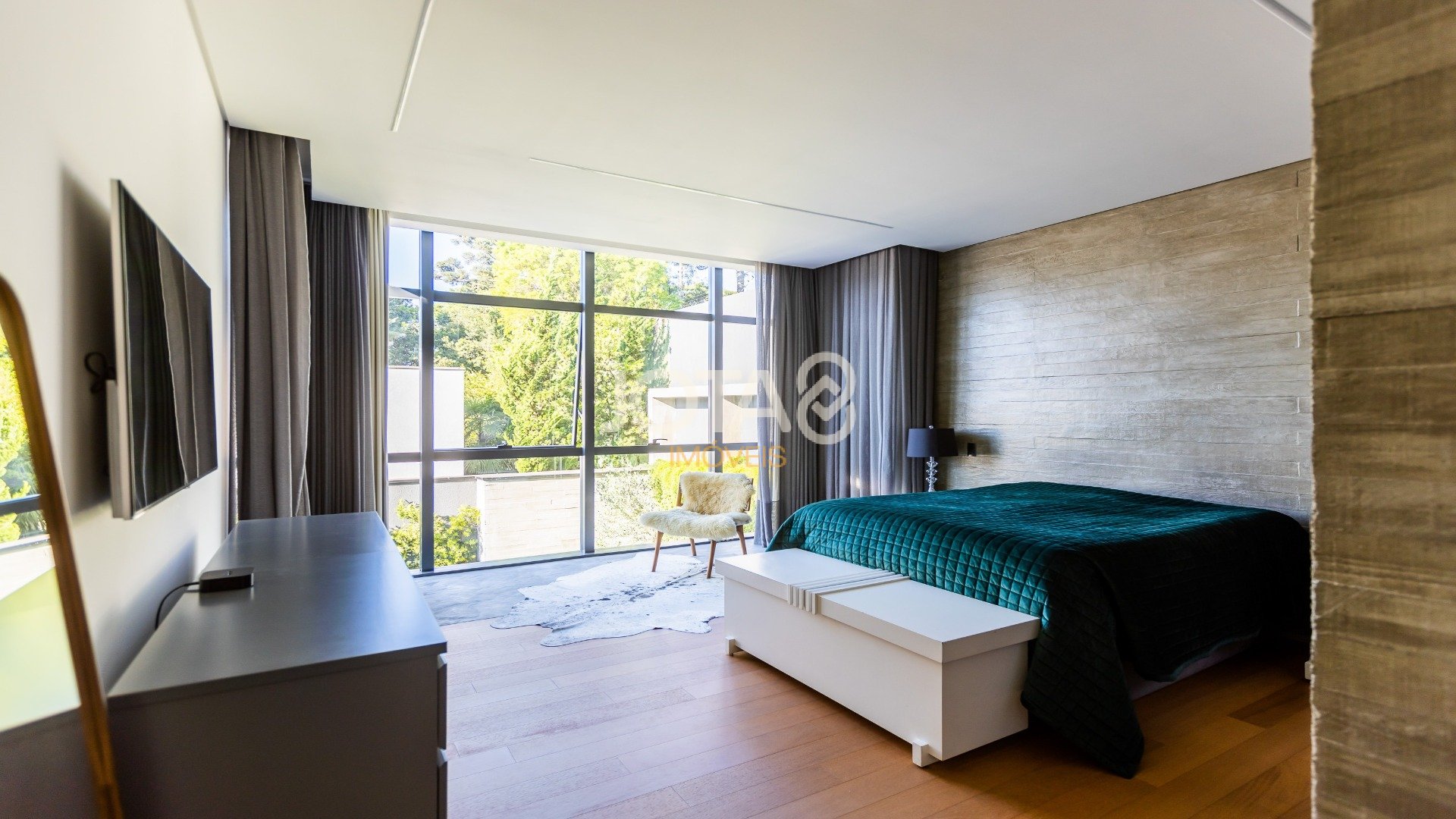 CASA COM 4 SUÍTES E ALTO PADRÃO DE ACABAMENTO