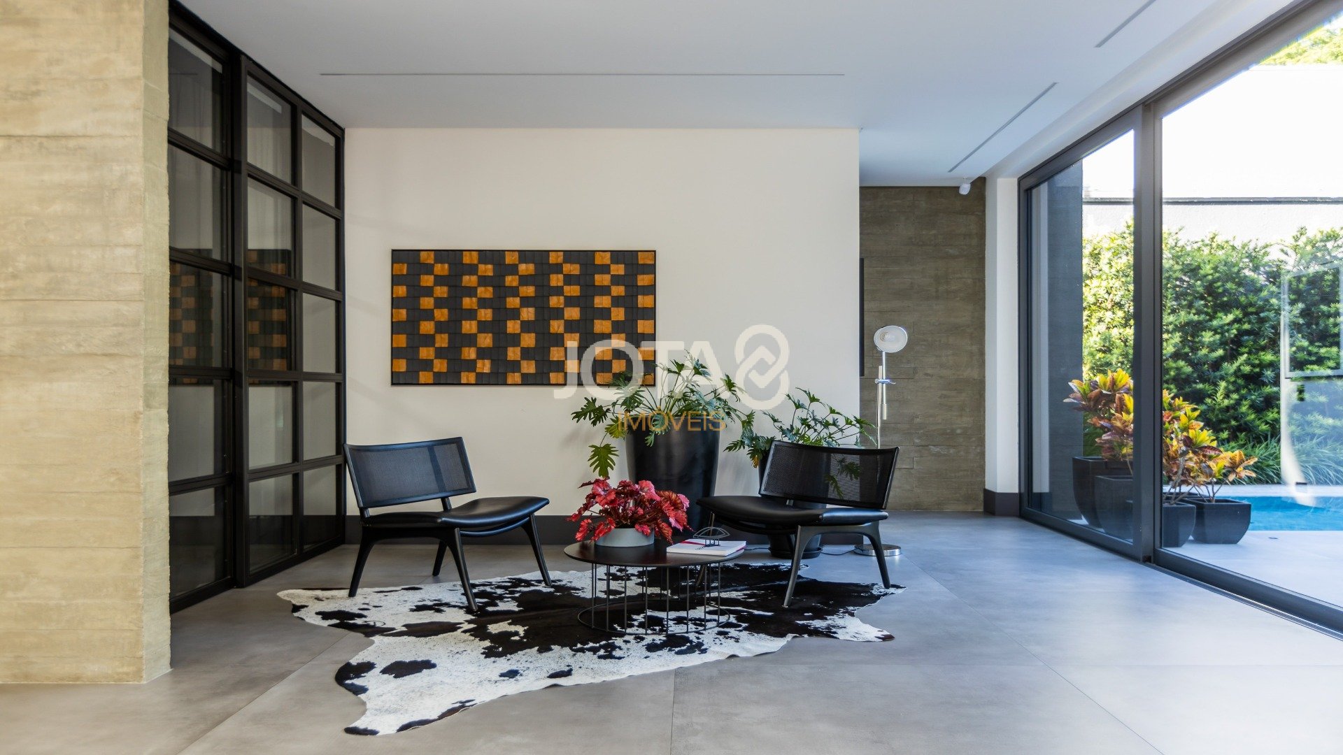 CASA COM 4 SUÍTES E ALTO PADRÃO DE ACABAMENTO