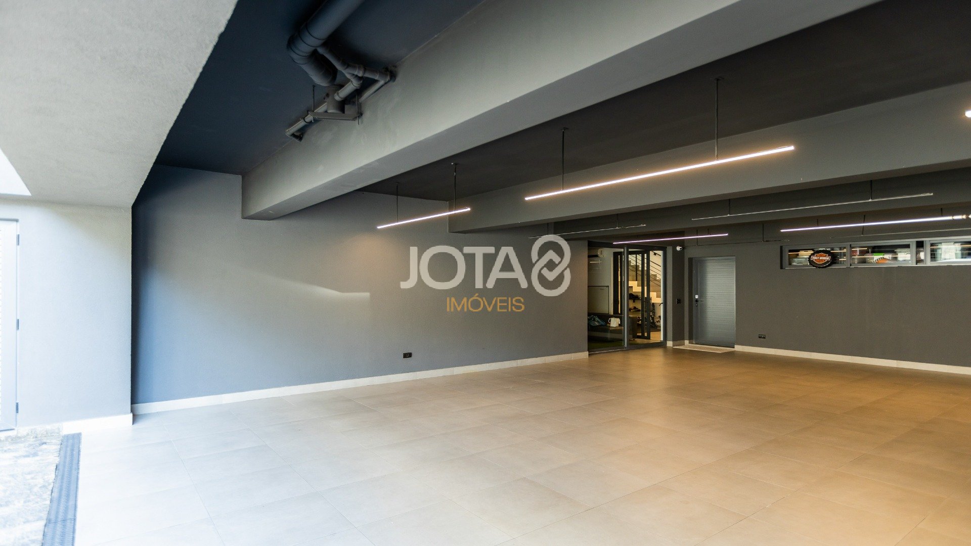CASA COM 4 SUÍTES E ALTO PADRÃO DE ACABAMENTO