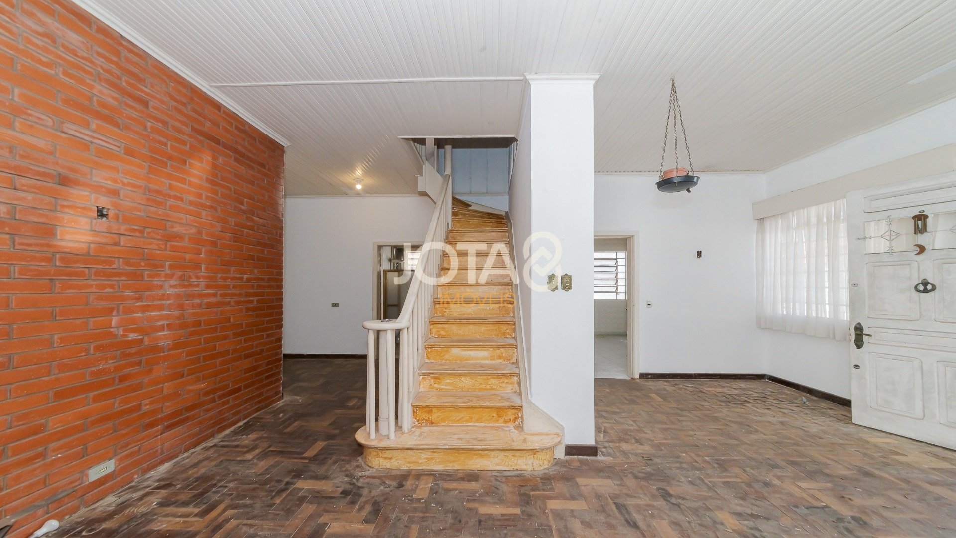 CASA COMERCIAL COM EXCELENTE LOCALIZAÇÃO NO BIGORRILHO