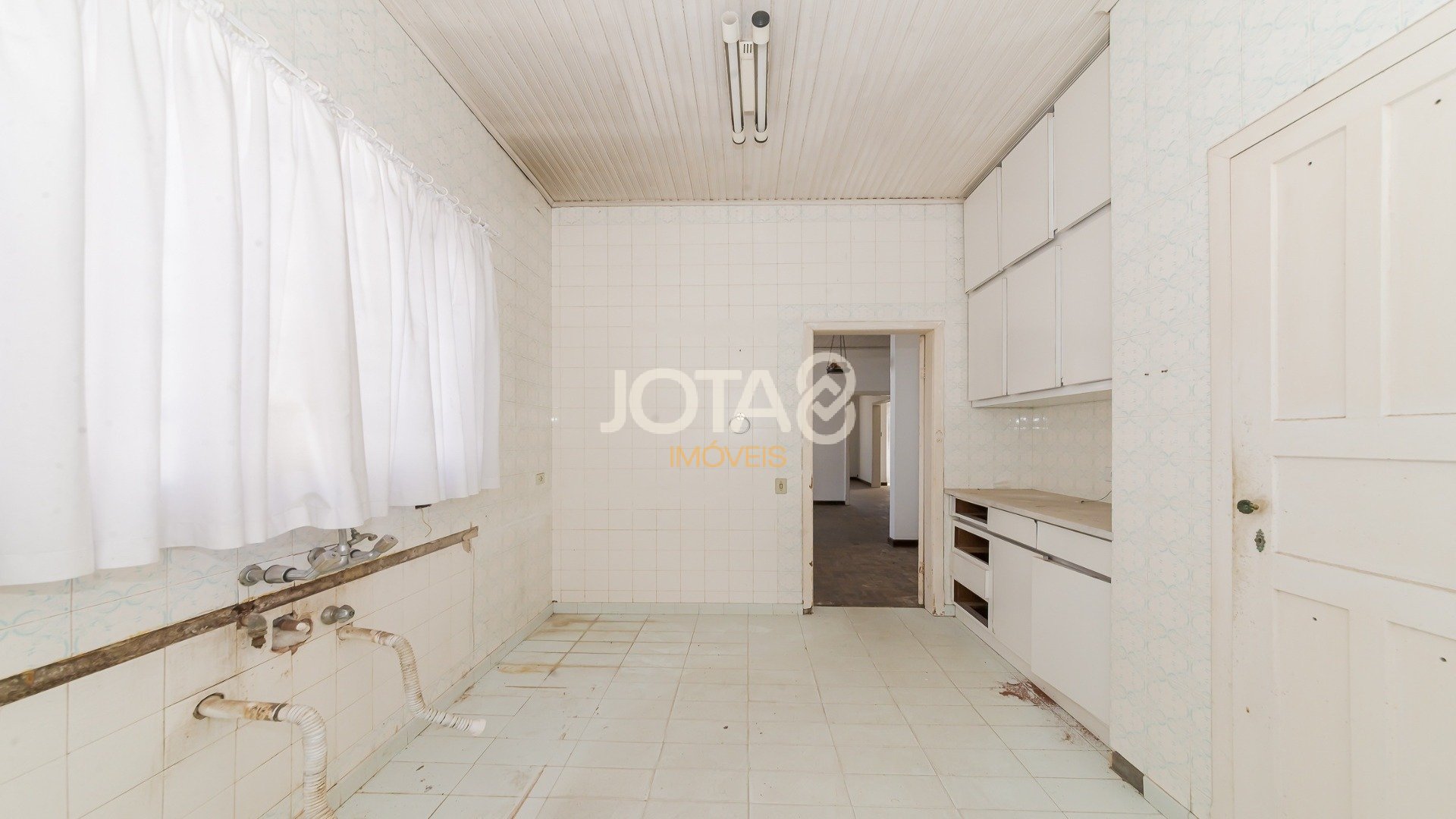 CASA COMERCIAL COM EXCELENTE LOCALIZAÇÃO NO BIGORRILHO