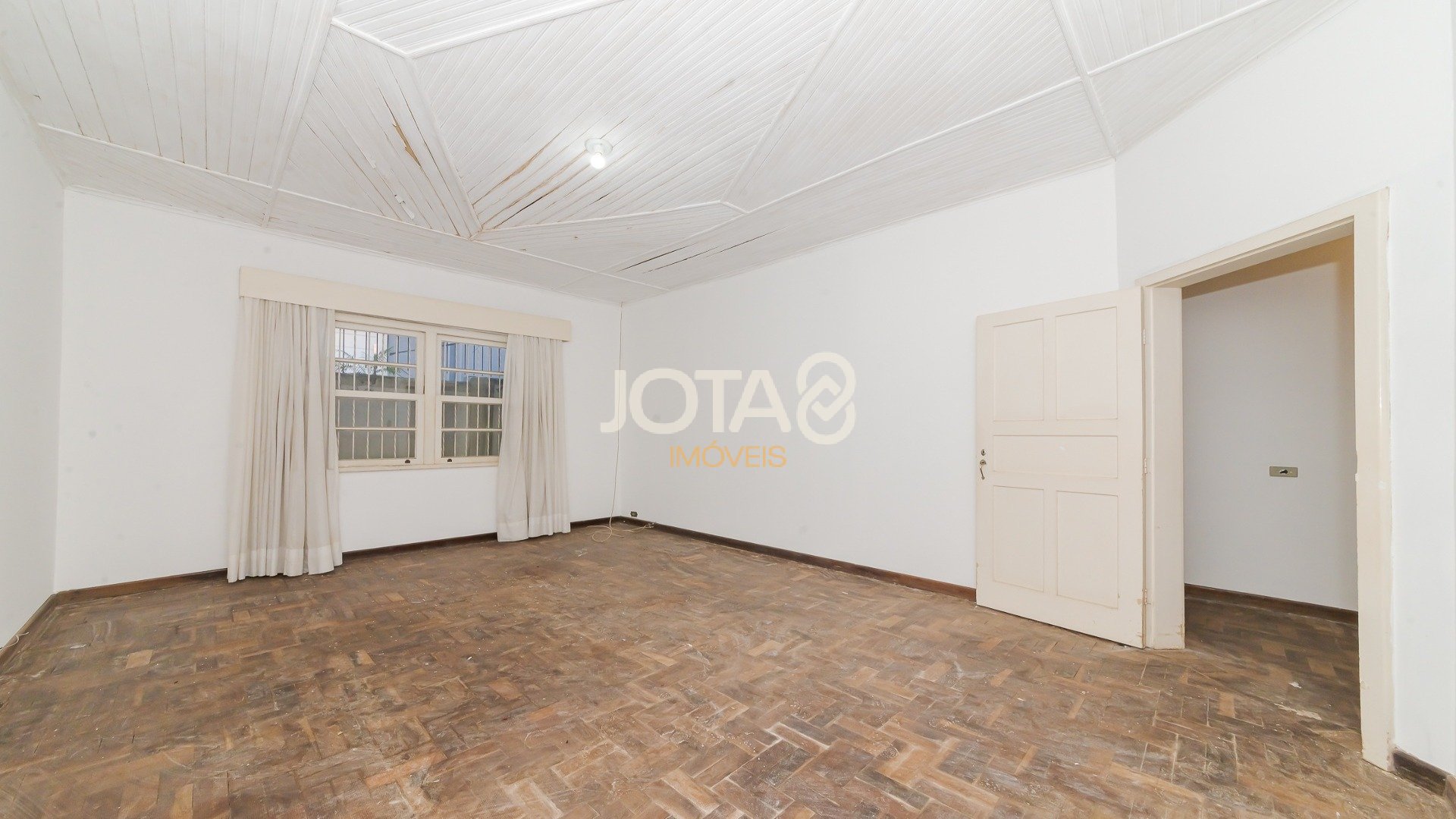 CASA COMERCIAL COM EXCELENTE LOCALIZAÇÃO NO BIGORRILHO