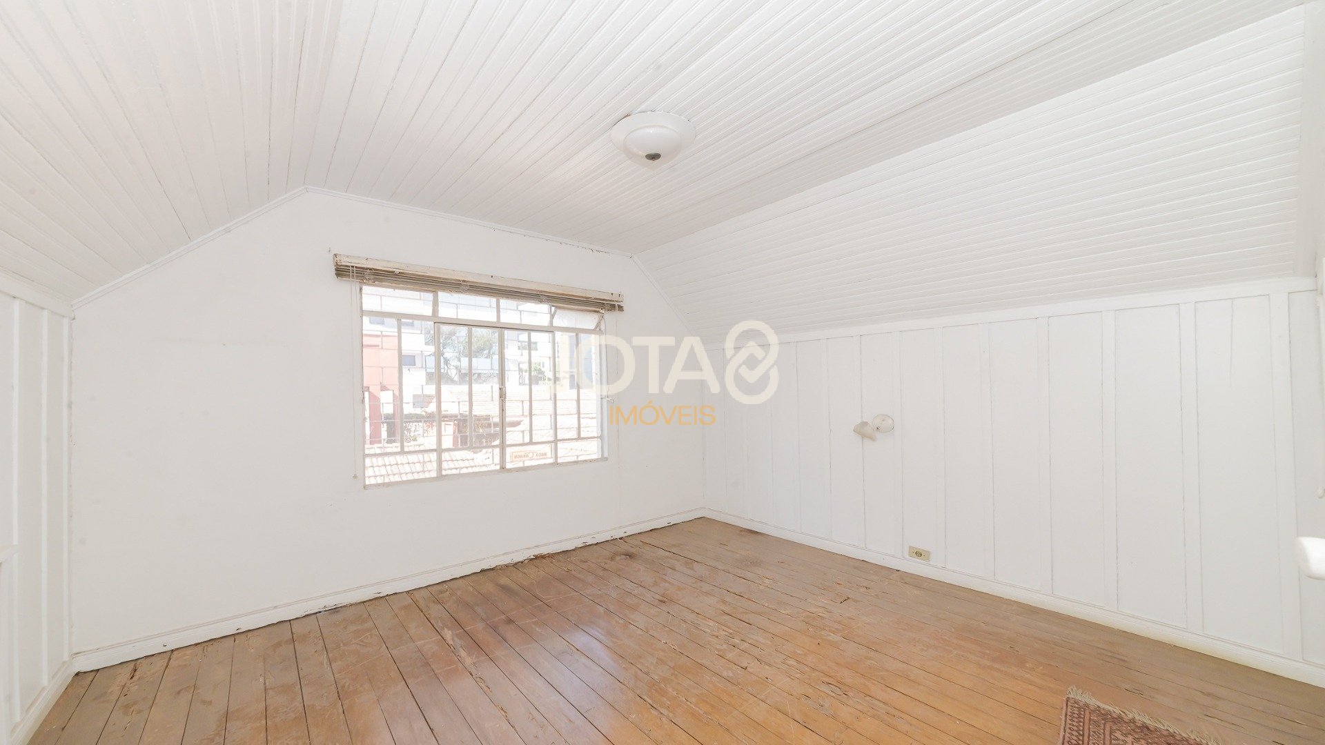 CASA COMERCIAL COM EXCELENTE LOCALIZAÇÃO NO BIGORRILHO