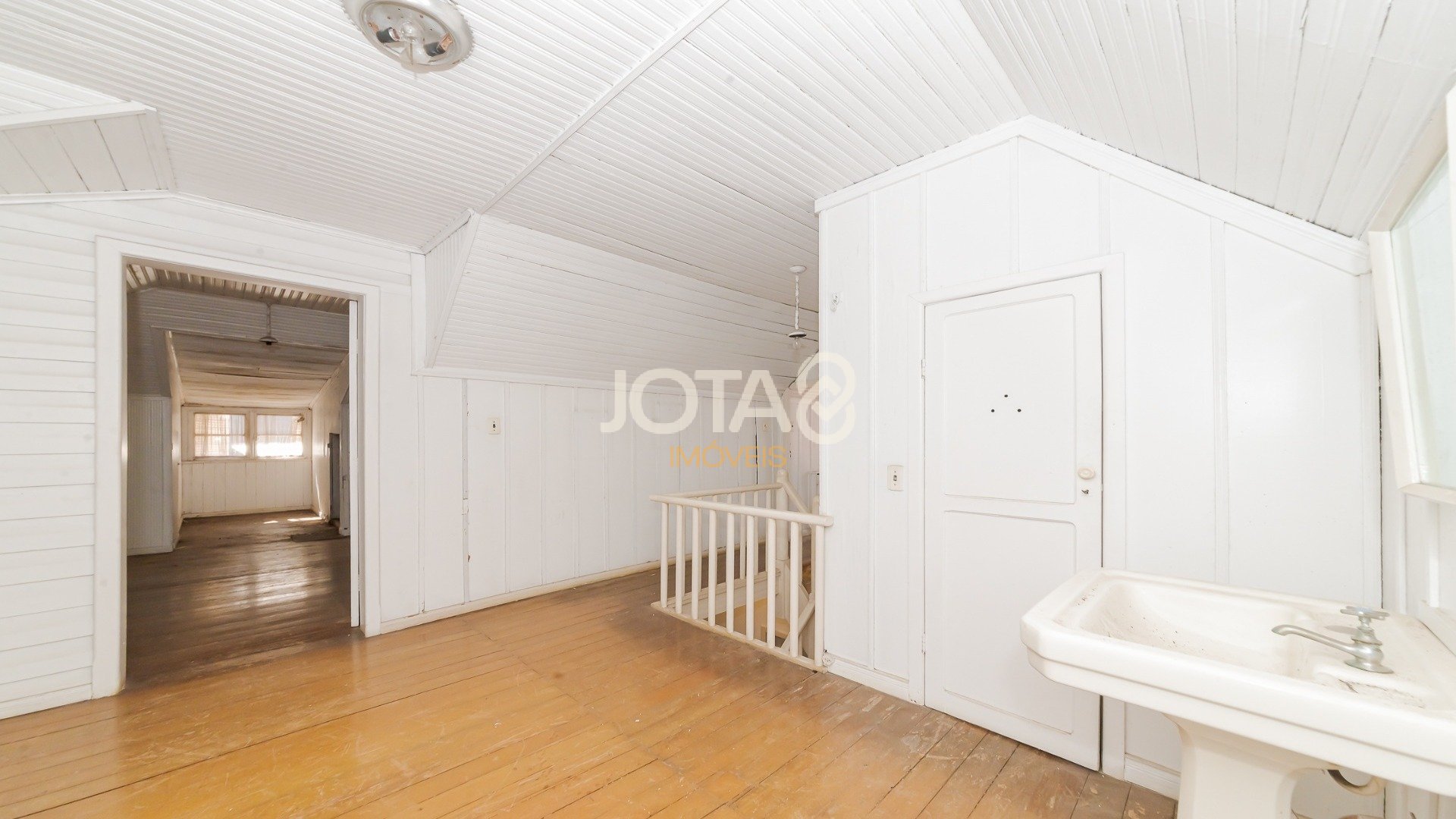 CASA COMERCIAL COM EXCELENTE LOCALIZAÇÃO NO BIGORRILHO