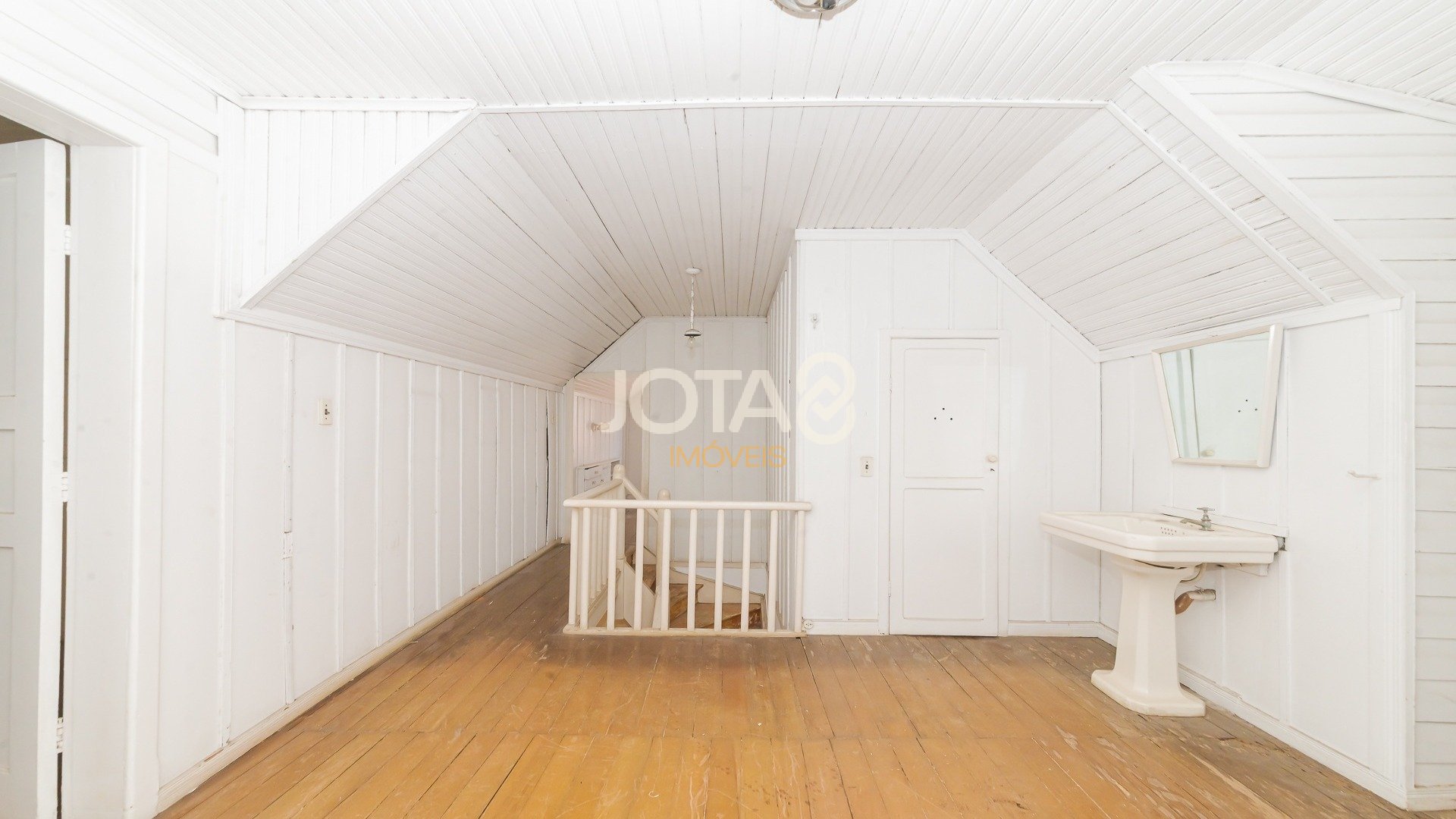 CASA COMERCIAL COM EXCELENTE LOCALIZAÇÃO NO BIGORRILHO