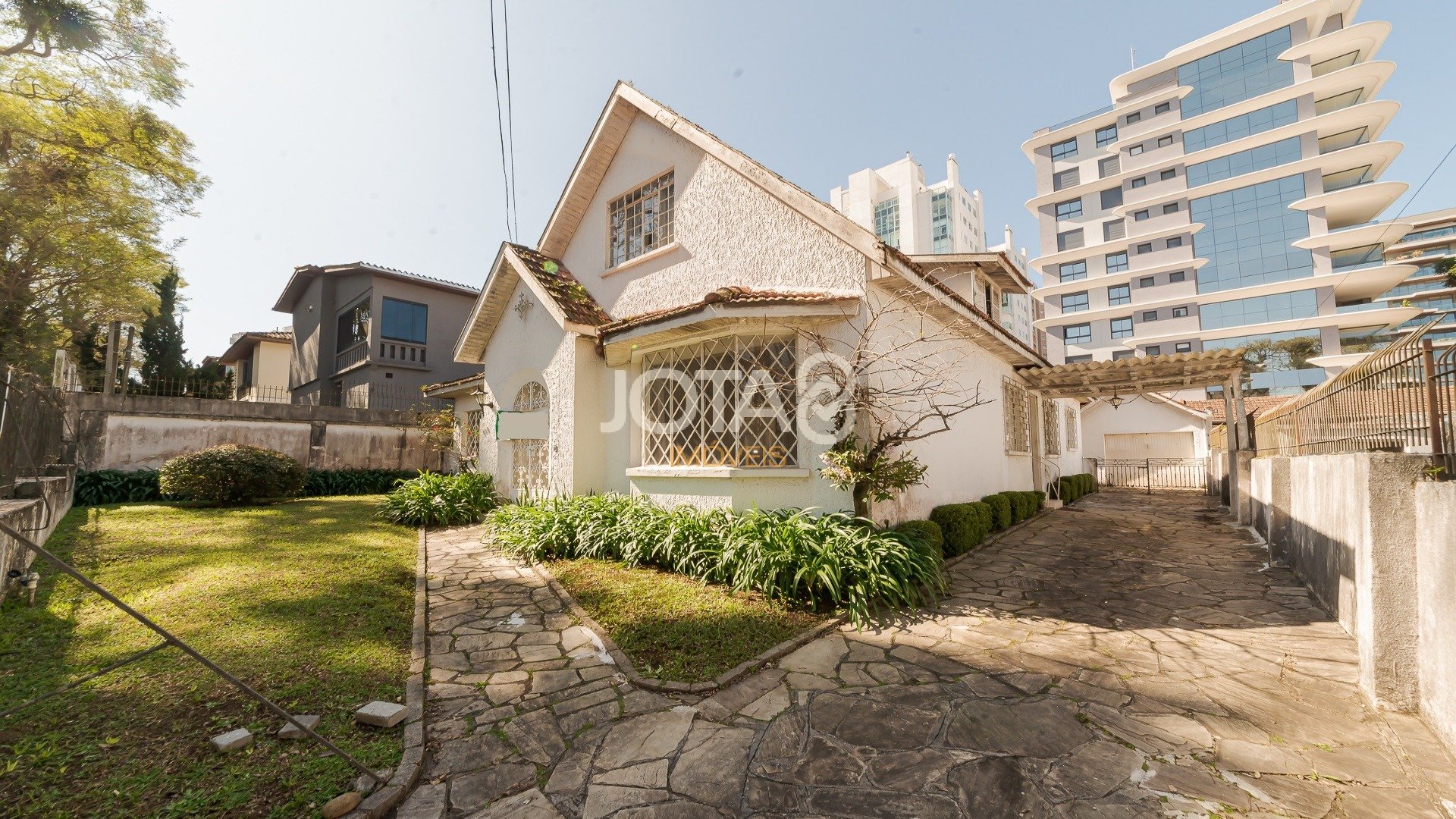 CASA COMERCIAL COM EXCELENTE LOCALIZAÇÃO NO BIGORRILHO