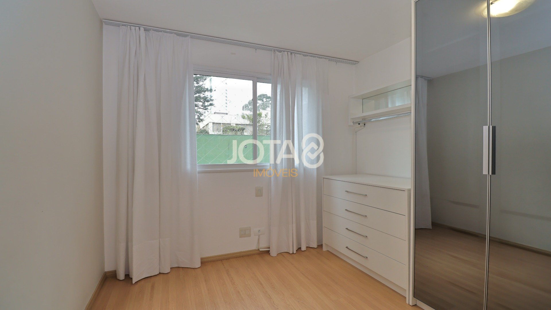 APARTAMENTO MOBILIADO NO ECOVILLE - J8