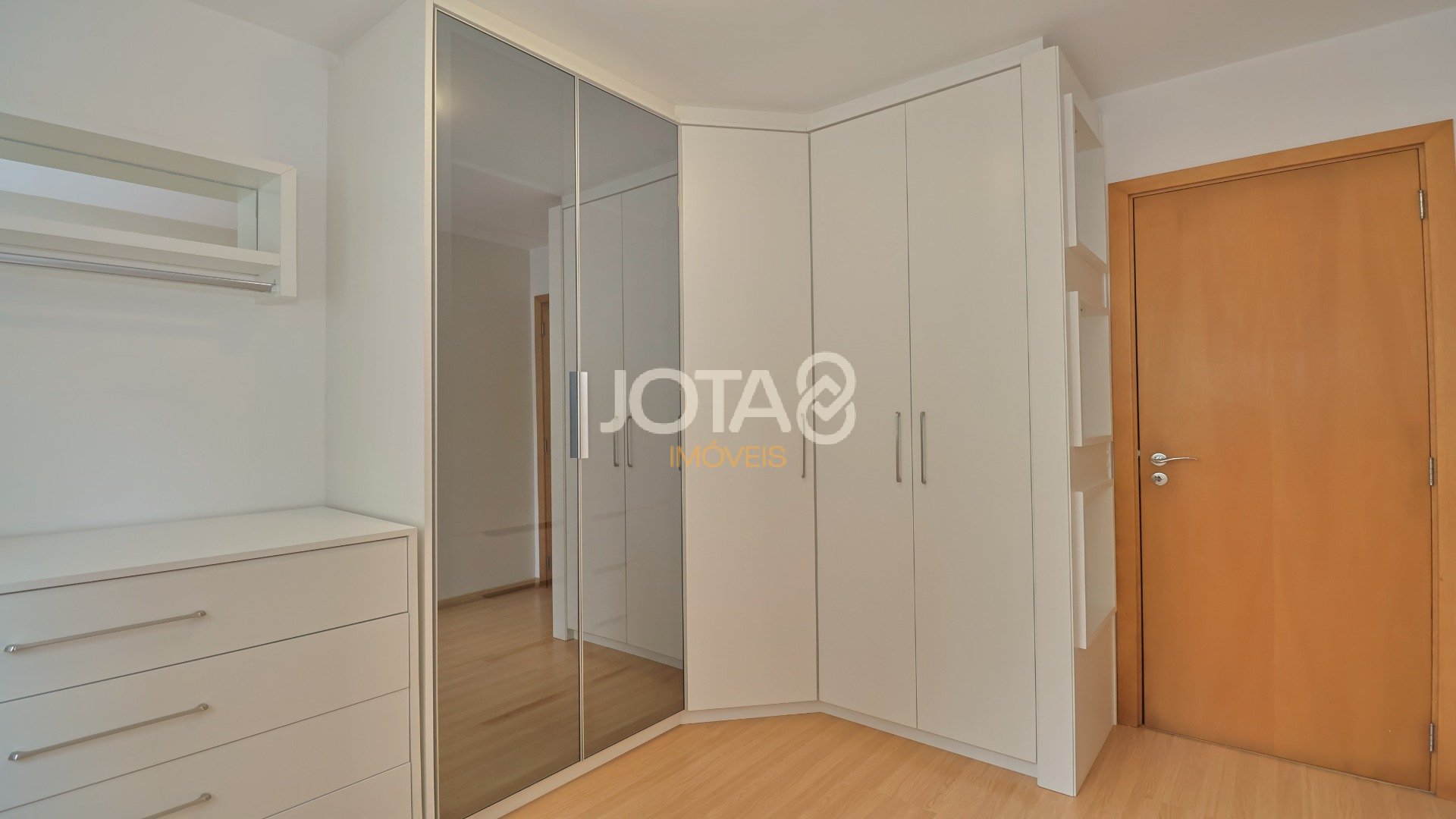 APARTAMENTO MOBILIADO NO ECOVILLE - J8