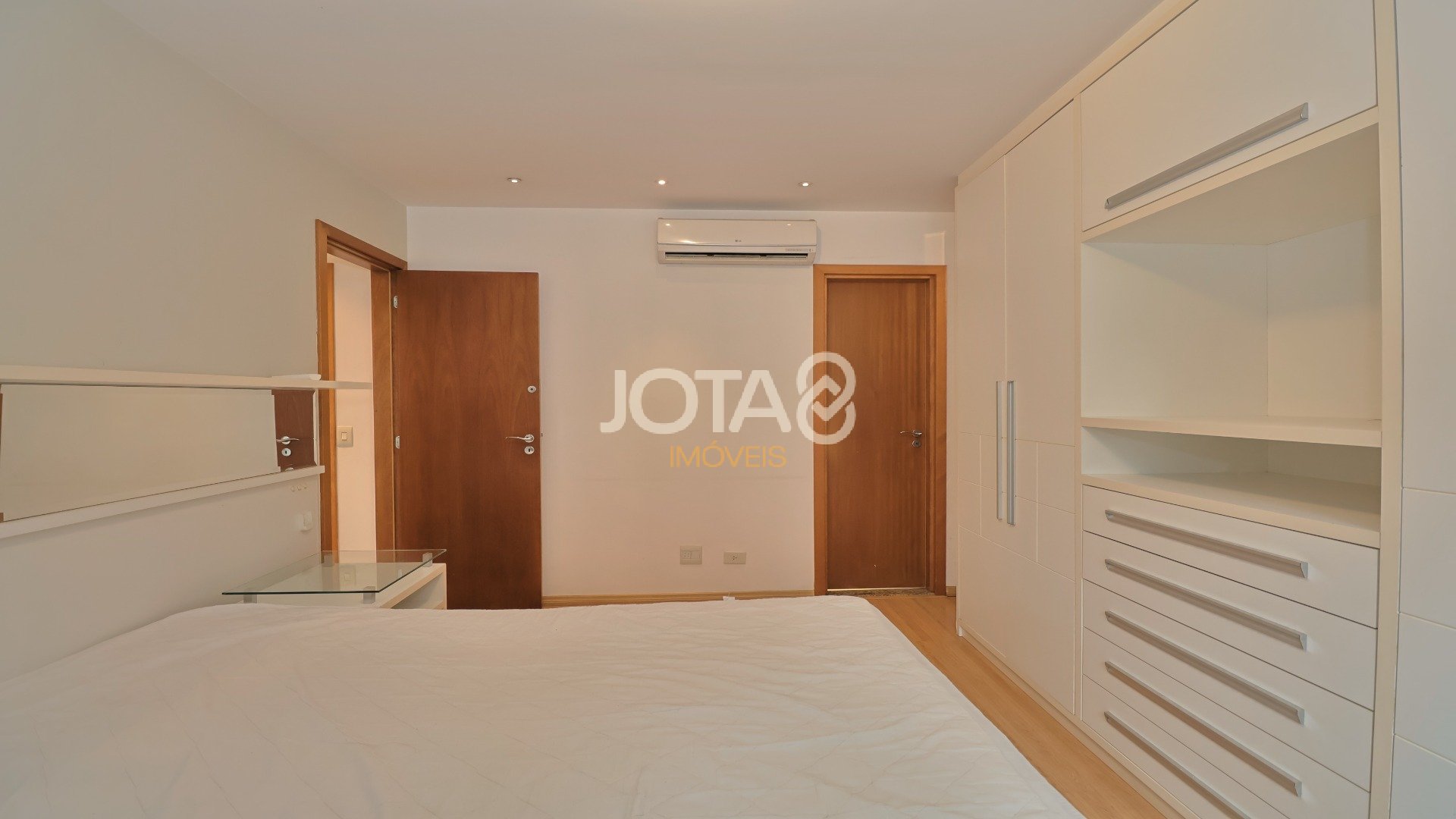 APARTAMENTO MOBILIADO NO ECOVILLE - J8