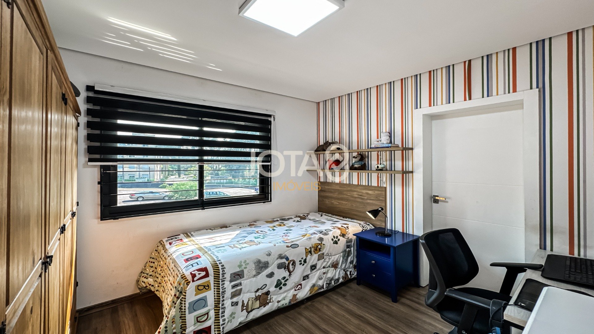 SOBRADO EM CONDOMÍNIO COM 4 SUÍTE E 2 VAGAS NO BOM RETIRO