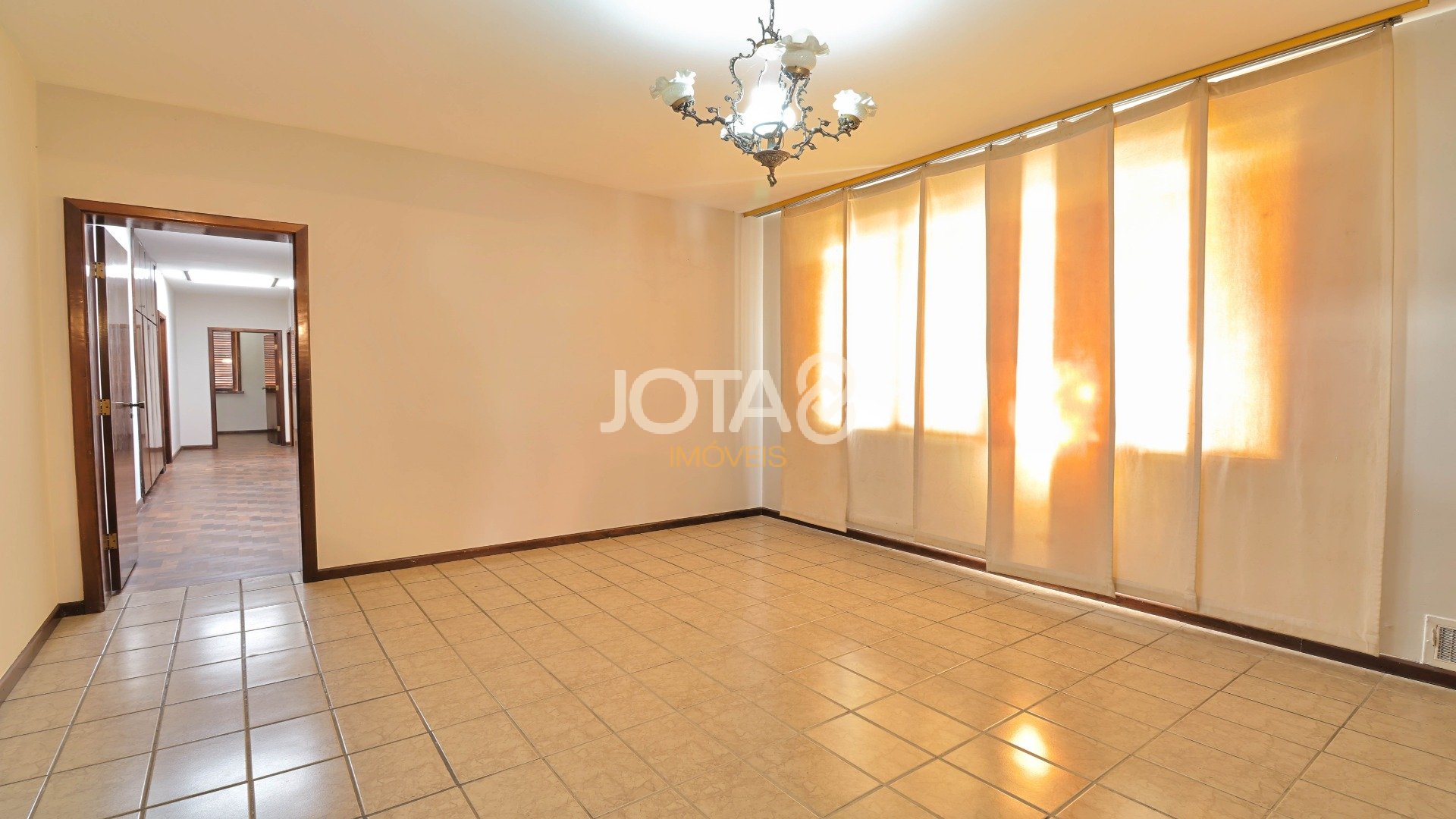 CASA COMERCIAL OU RESIDENCIAL EM ÓTIMA LOCALIZAÇÃO