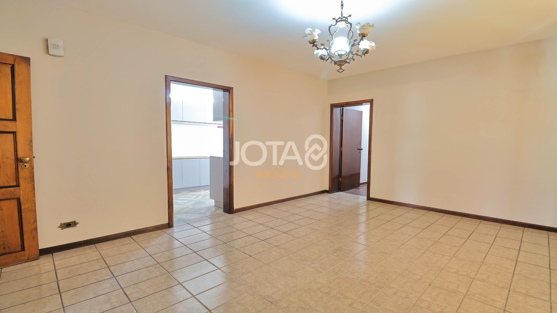 CASA COMERCIAL OU RESIDENCIAL EM ÓTIMA LOCALIZAÇÃO