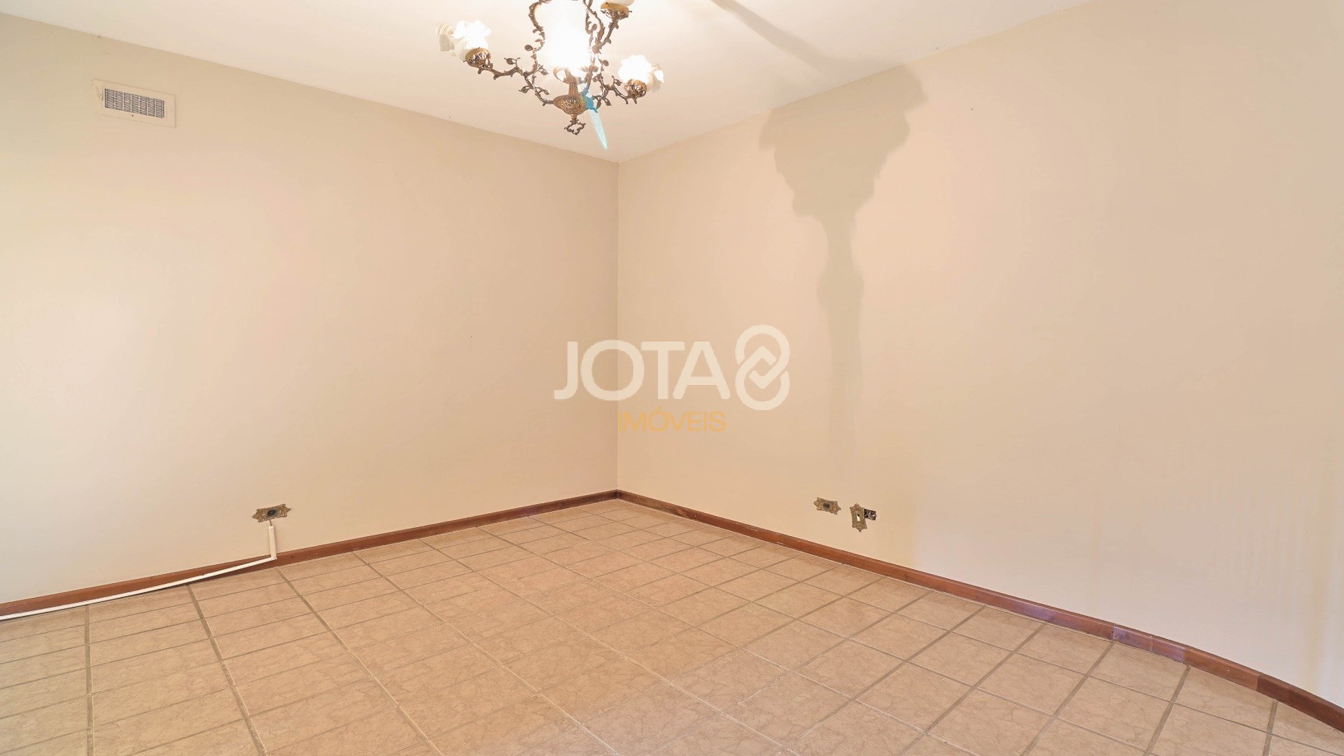 CASA COMERCIAL OU RESIDENCIAL EM ÓTIMA LOCALIZAÇÃO