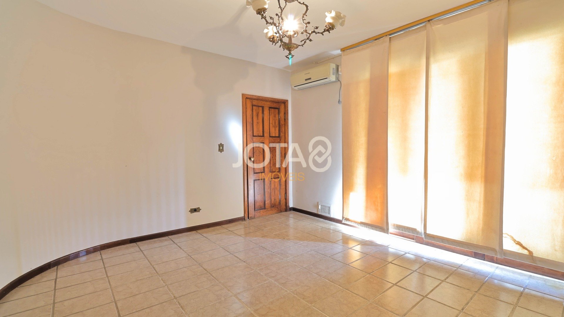 CASA COMERCIAL OU RESIDENCIAL EM ÓTIMA LOCALIZAÇÃO