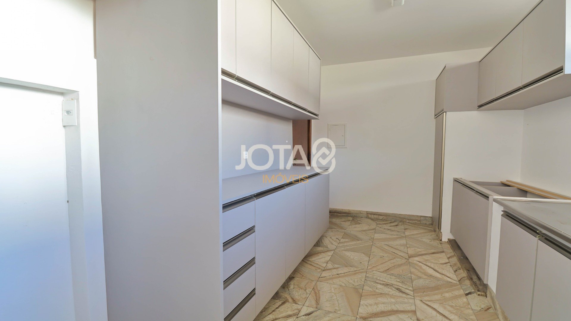 CASA COMERCIAL OU RESIDENCIAL EM ÓTIMA LOCALIZAÇÃO